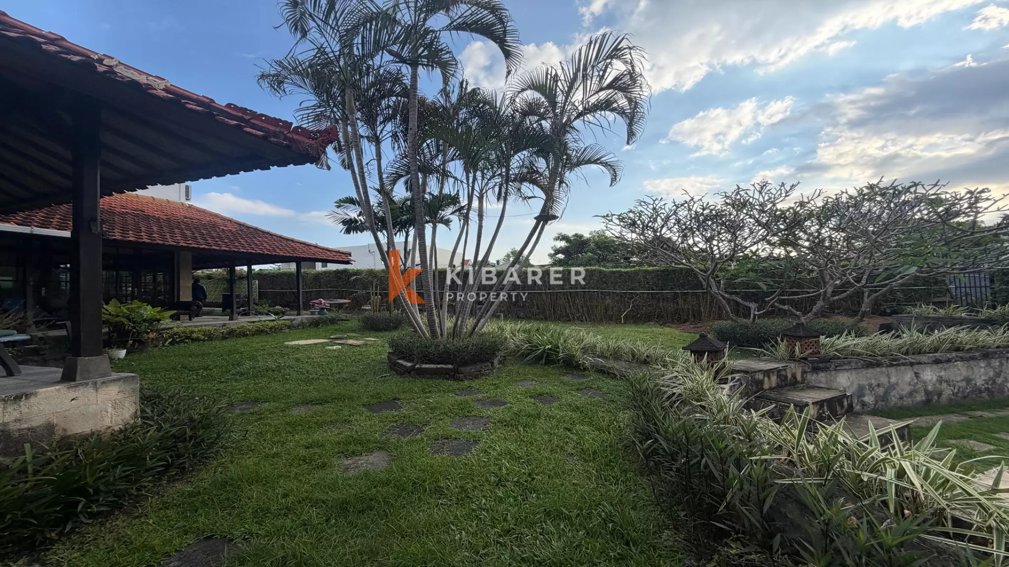 Villa confortable de trois chambres et bureau avec grand jardin à Umalas