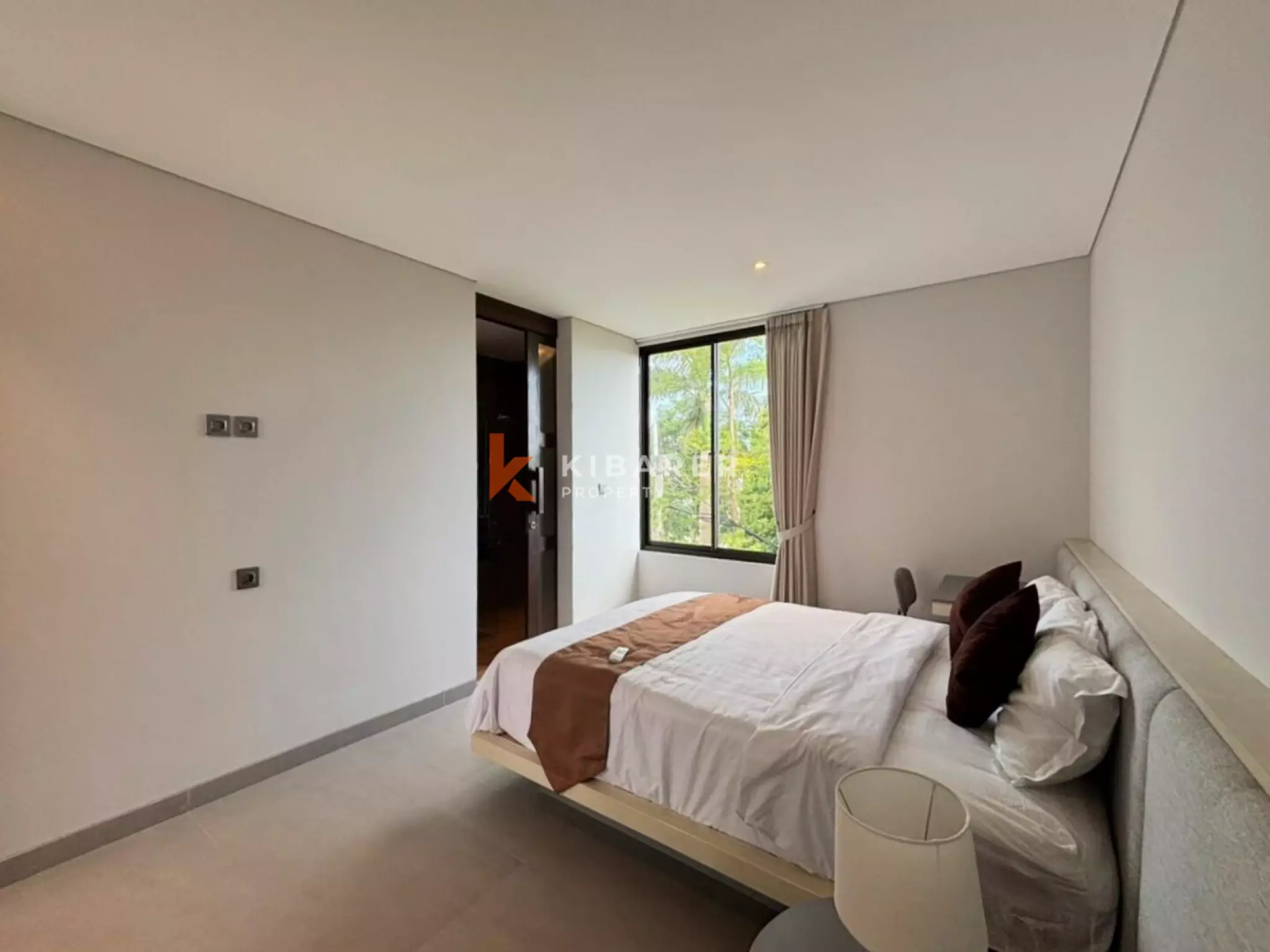 Maison de ville de trois chambres idéalement située et dotée d'équipements modernes à Berawa