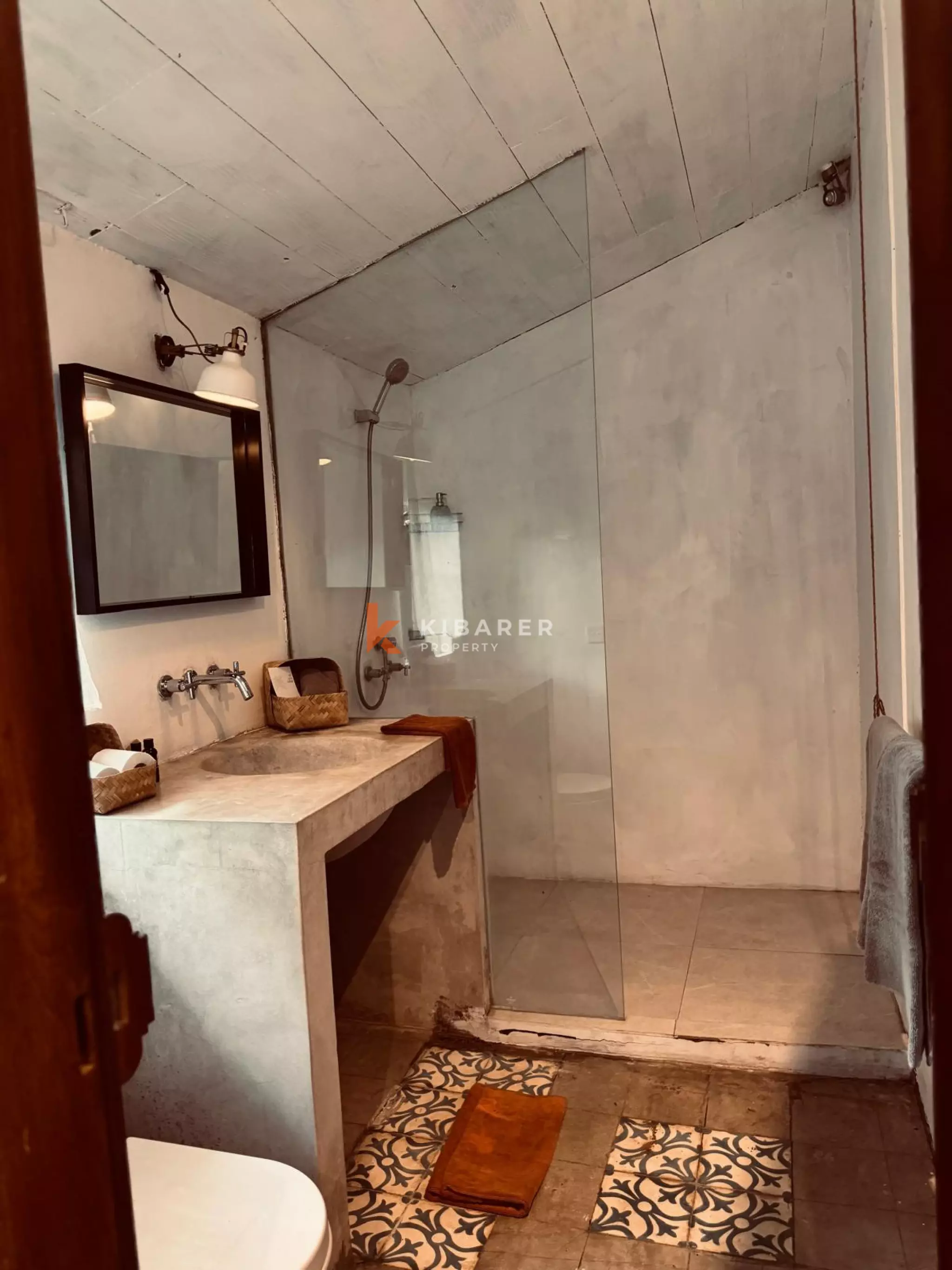 Wooden Ethnic Three Bedroom Villa in Batu Bolong