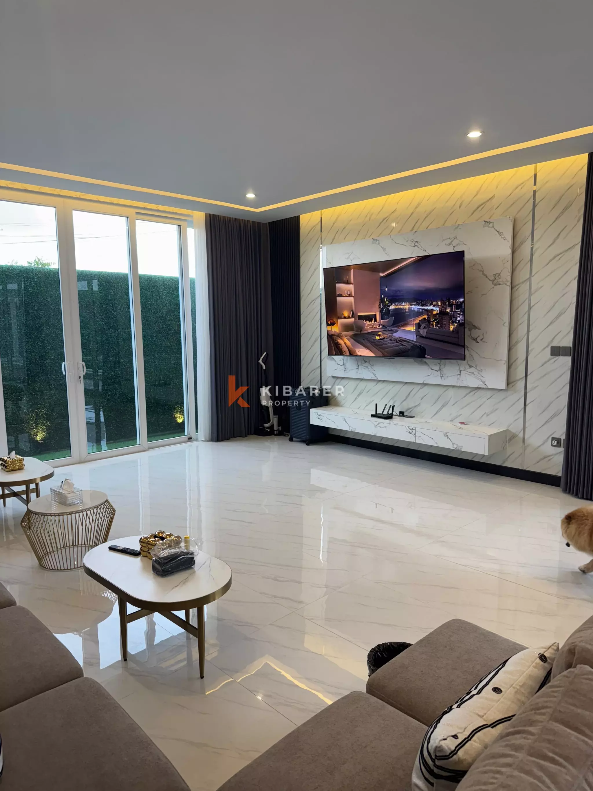 Sophisticated Tropical Five Bedroom Villa Living in Kutuh