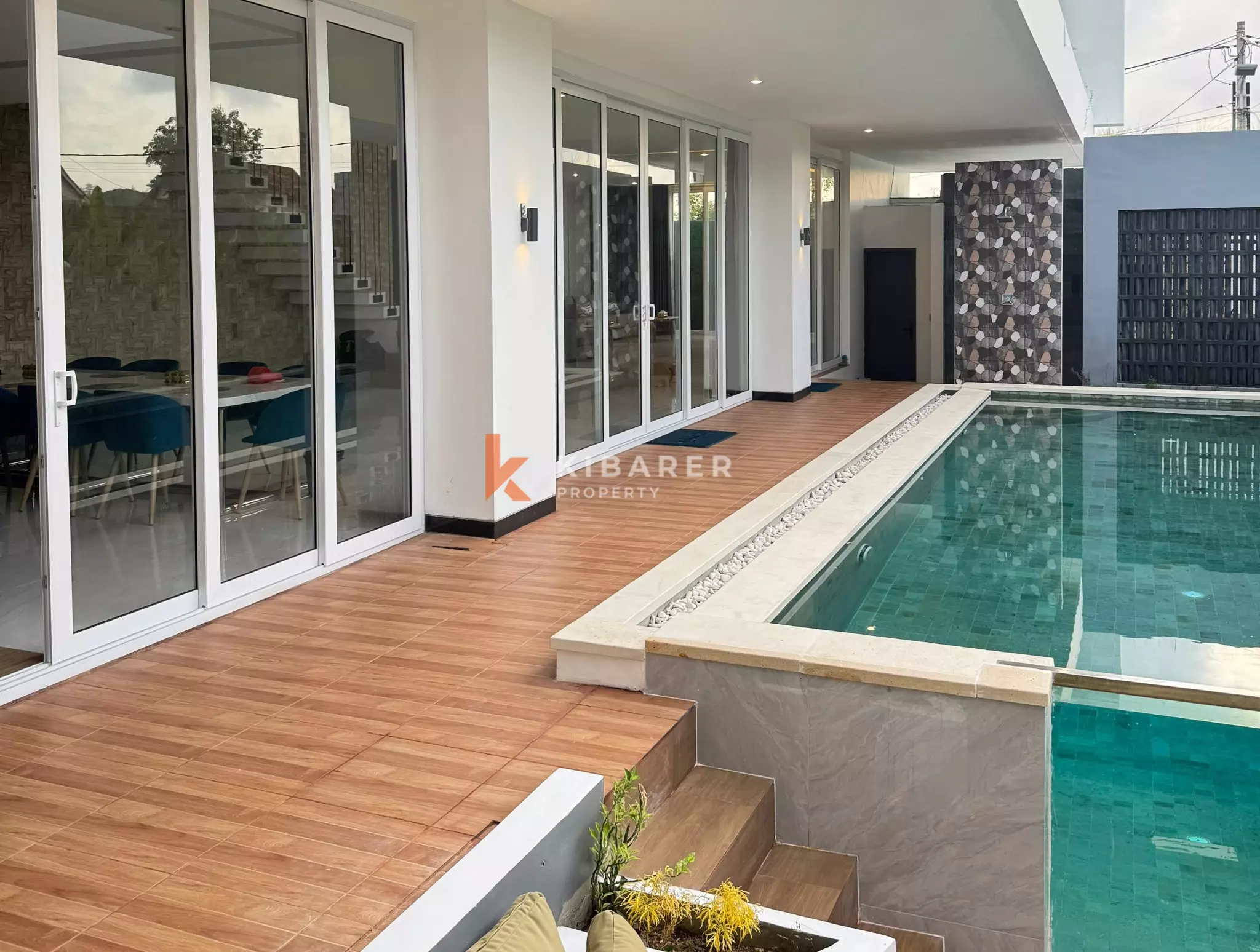 Sophisticated Tropical Five Bedroom Villa Living in Kutuh