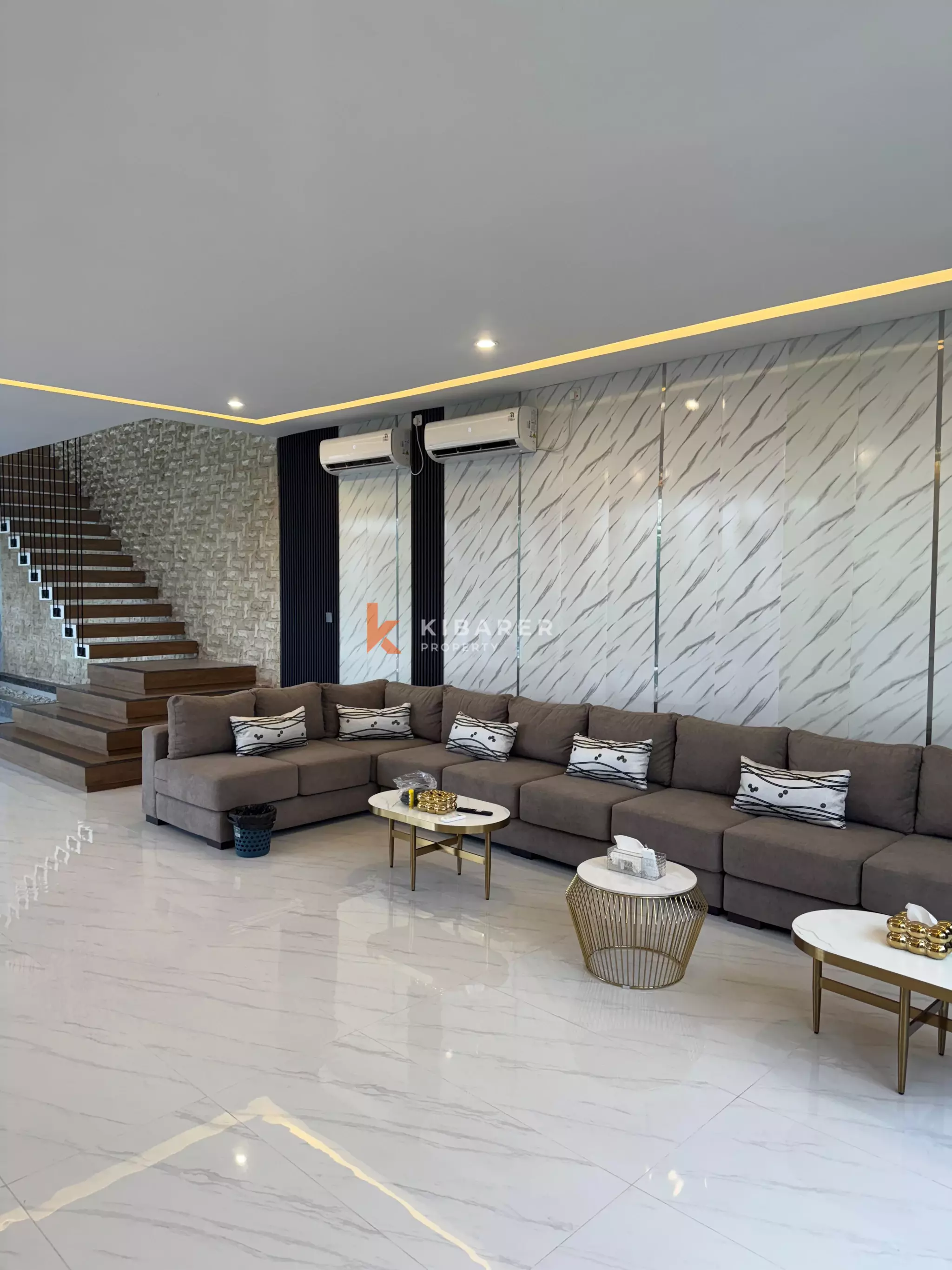 Sophisticated Tropical Five Bedroom Villa Living in Kutuh