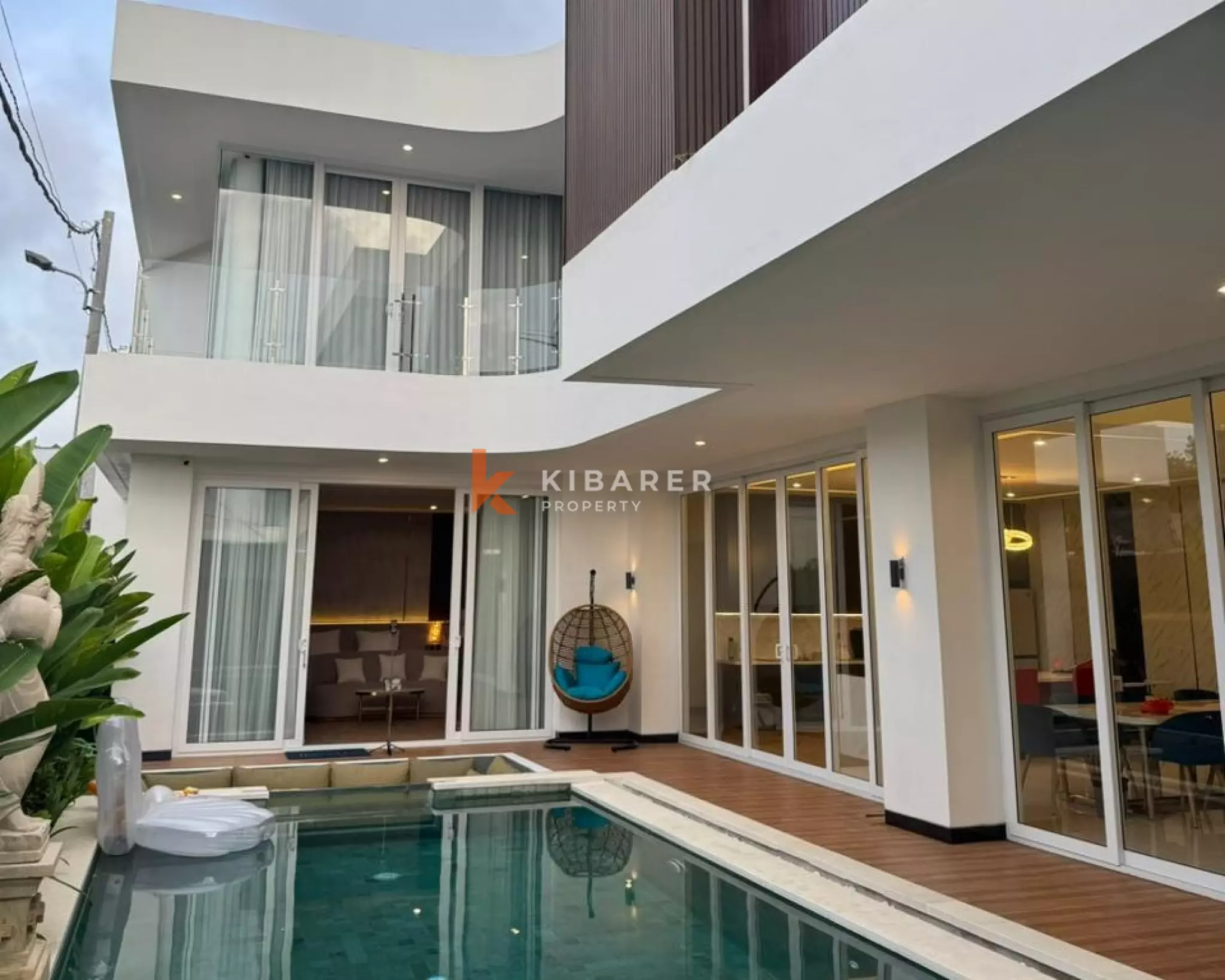 Sophisticated Tropical Five Bedroom Villa Living in Kutuh