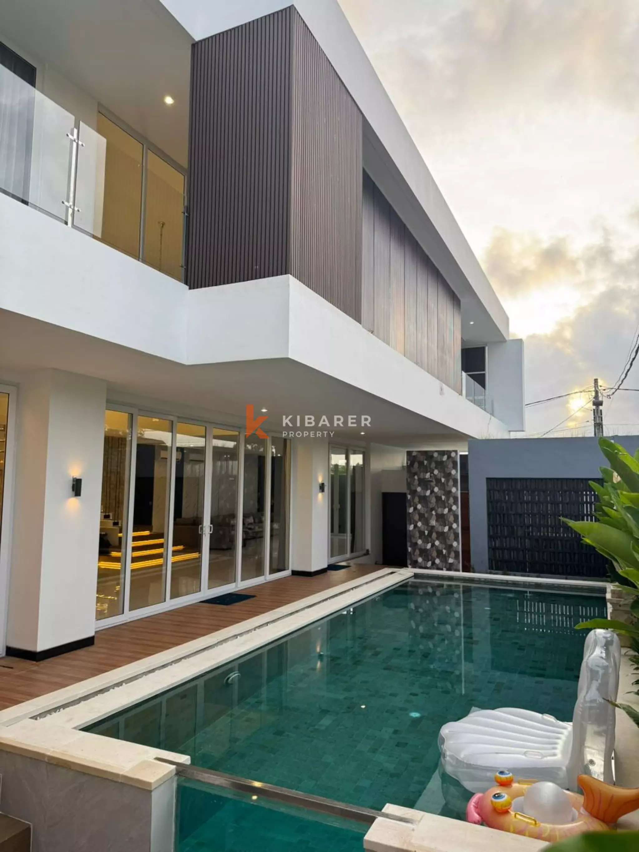 Sophisticated Tropical Five Bedroom Villa Living in Kutuh