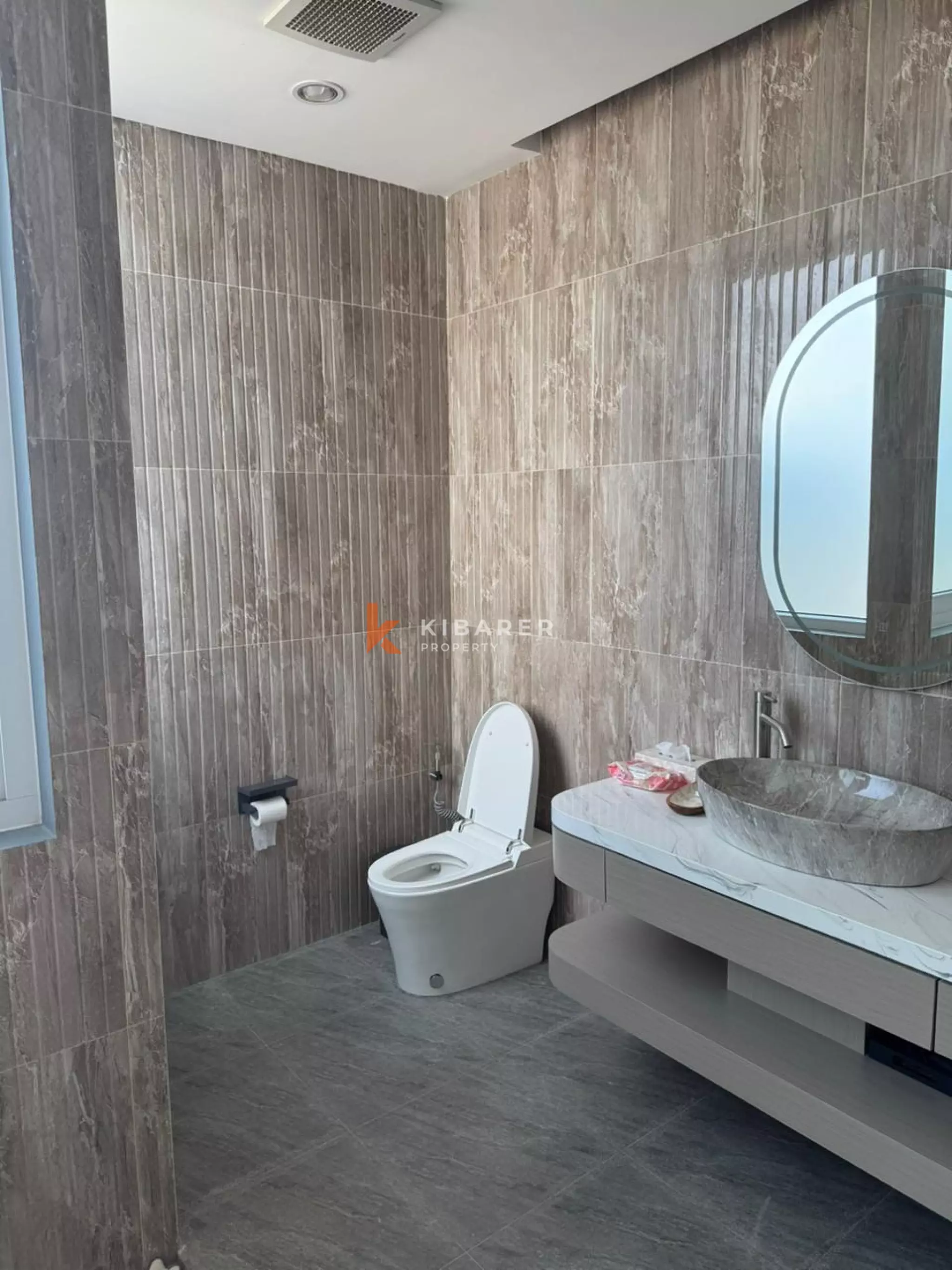 Sophisticated Tropical Five Bedroom Villa Living in Kutuh