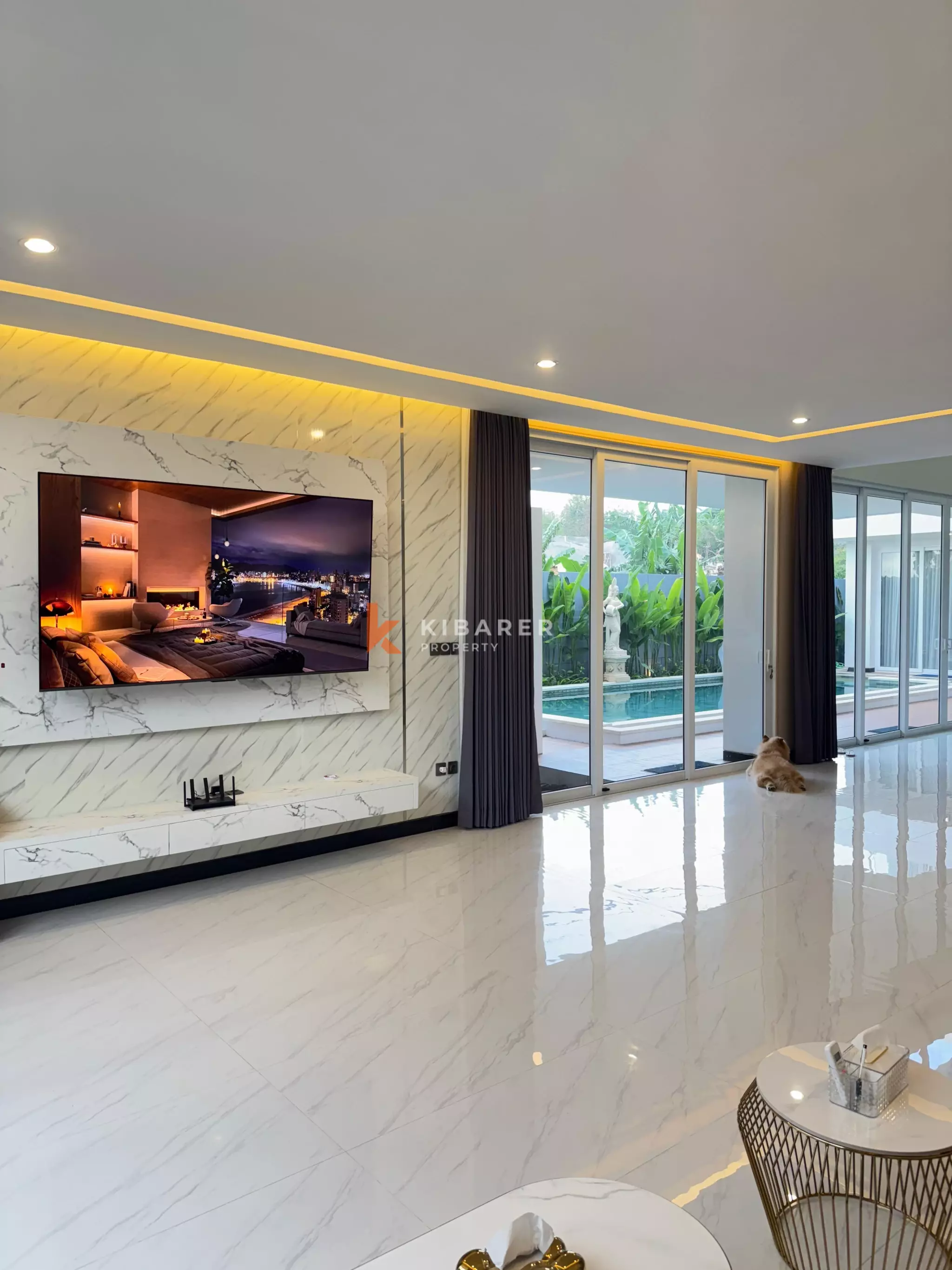 Sophisticated Tropical Five Bedroom Villa Living in Kutuh