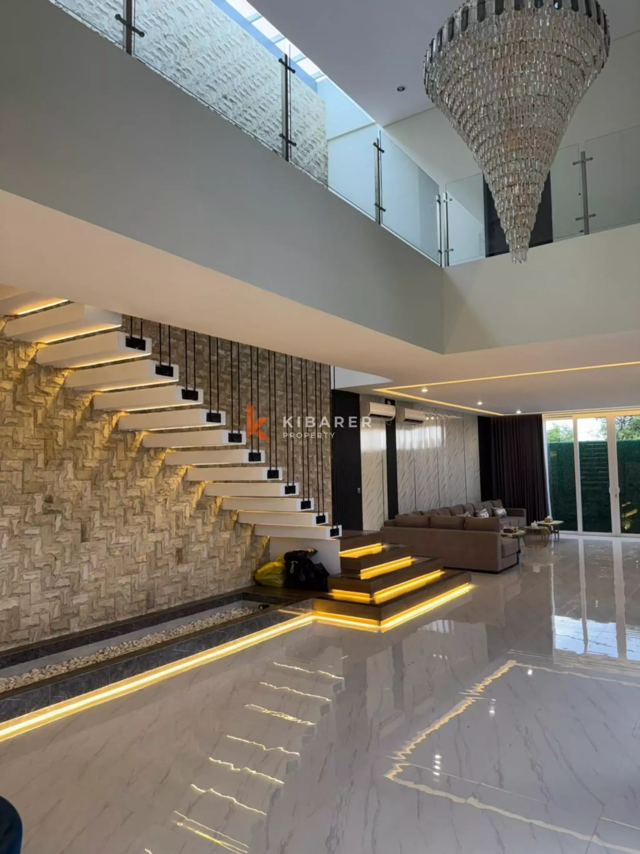 Sophisticated Tropical Five Bedroom Villa Living in Kutuh