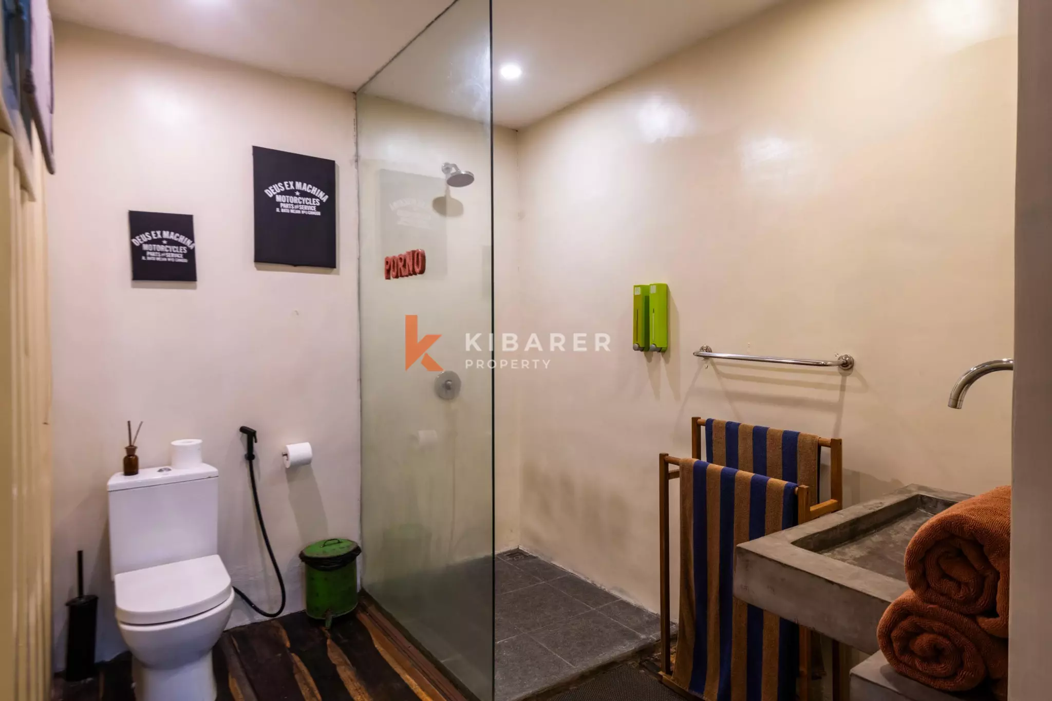 Stylish Three Bedroom Urban Villa Near Kedungu Beach