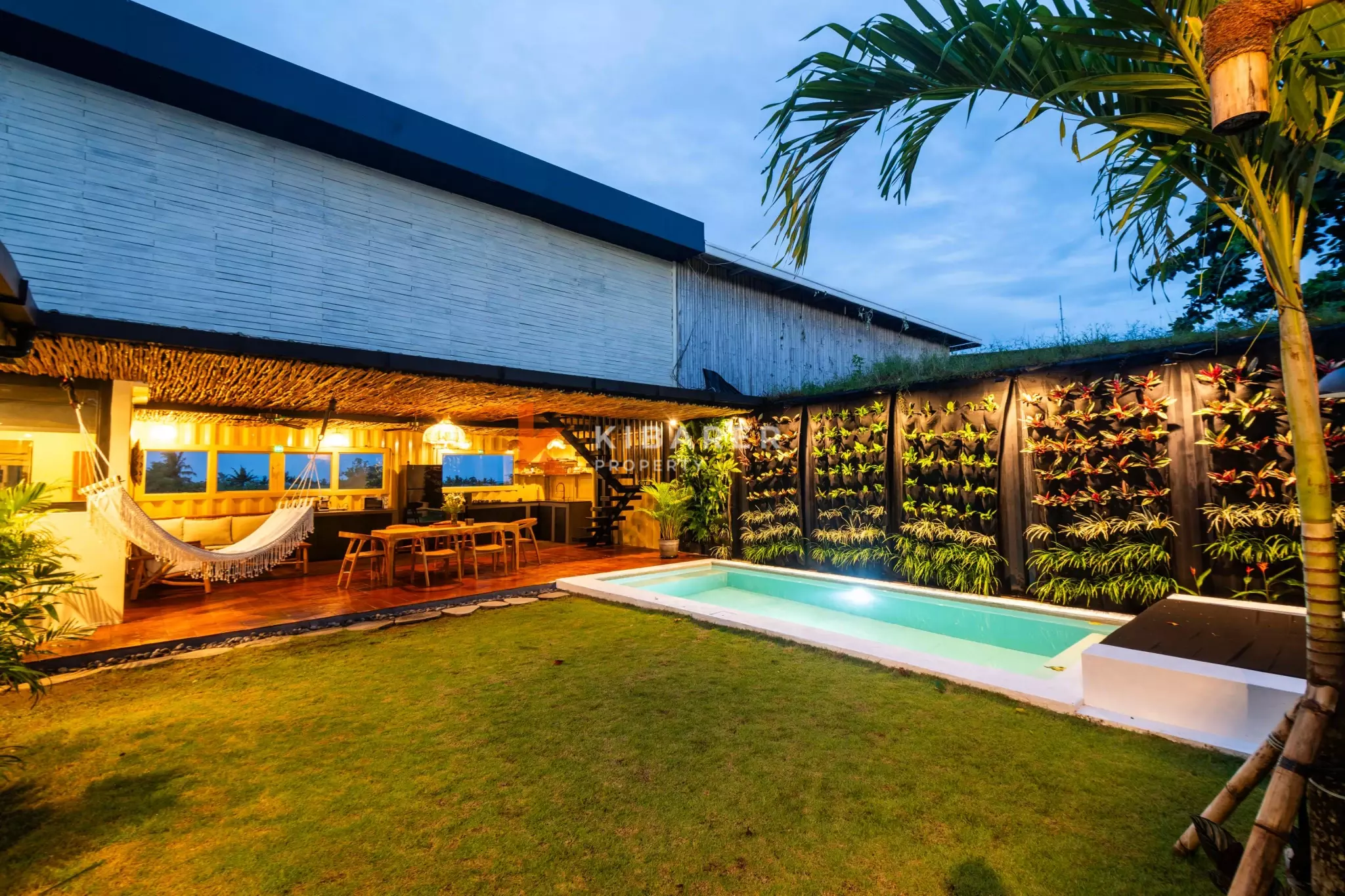 Stylish Three Bedroom Urban Villa Near Kedungu Beach