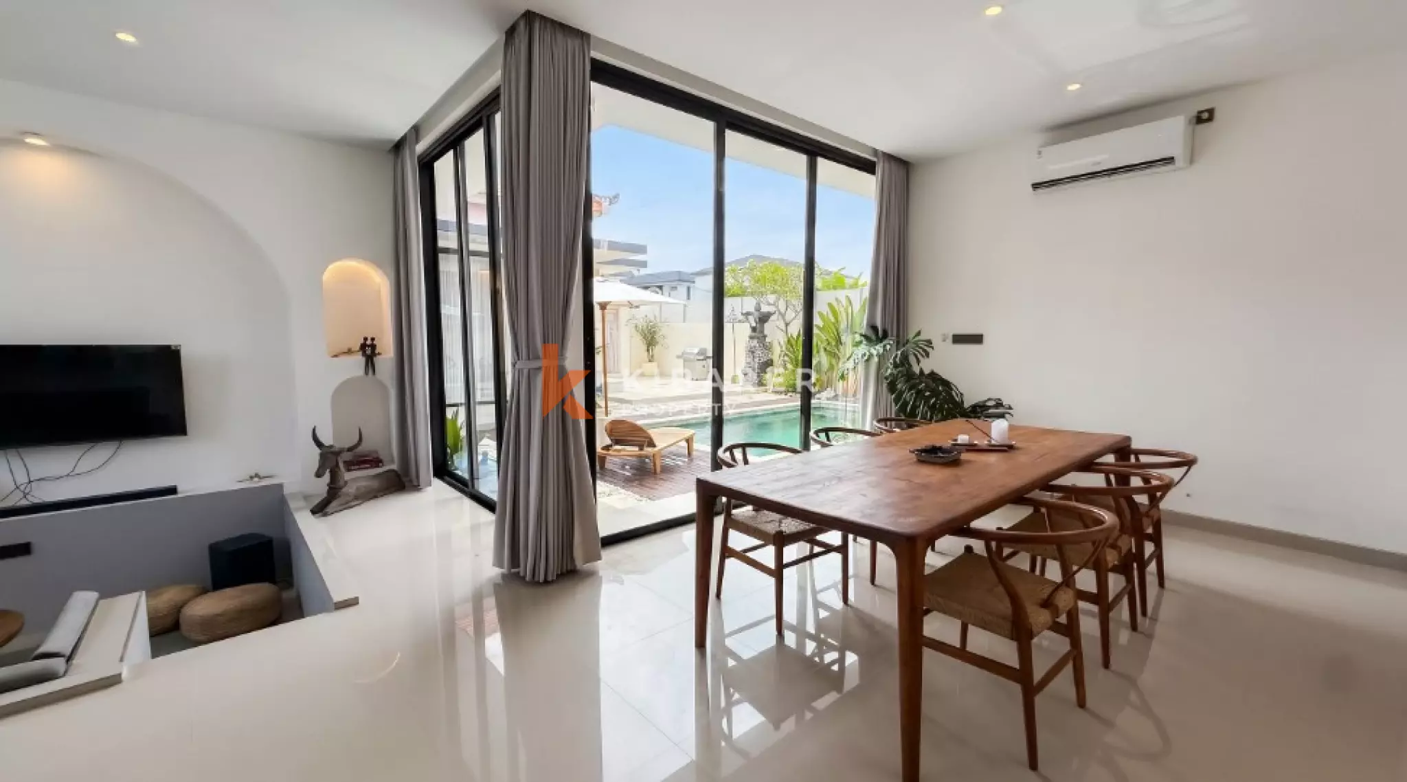 Bright and Airy Tropical Three Bedroom Villa Near Seseh Beach