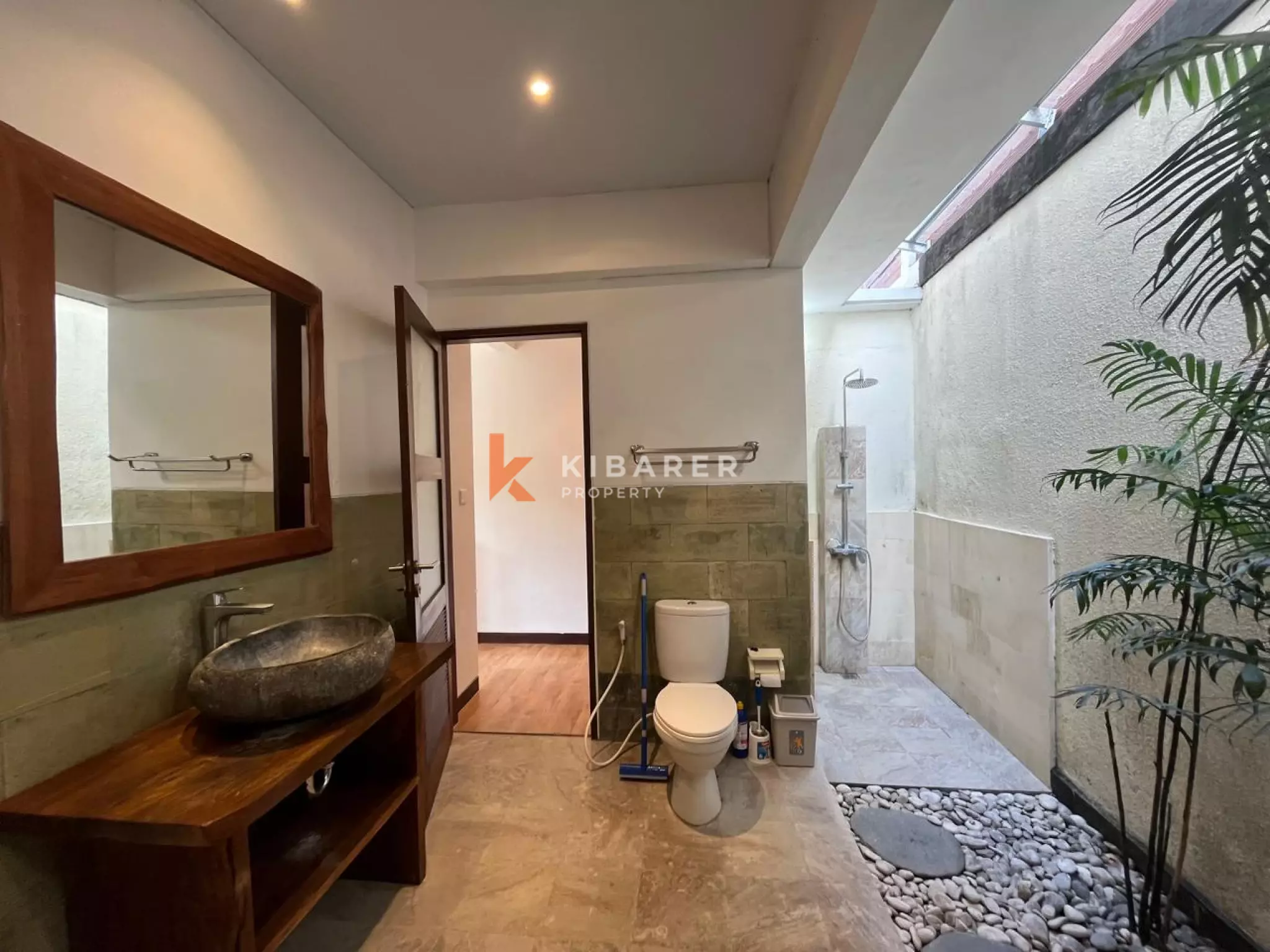 Freshly Renovated Four-Bedroom with Enclosed Living Villa in Umalas