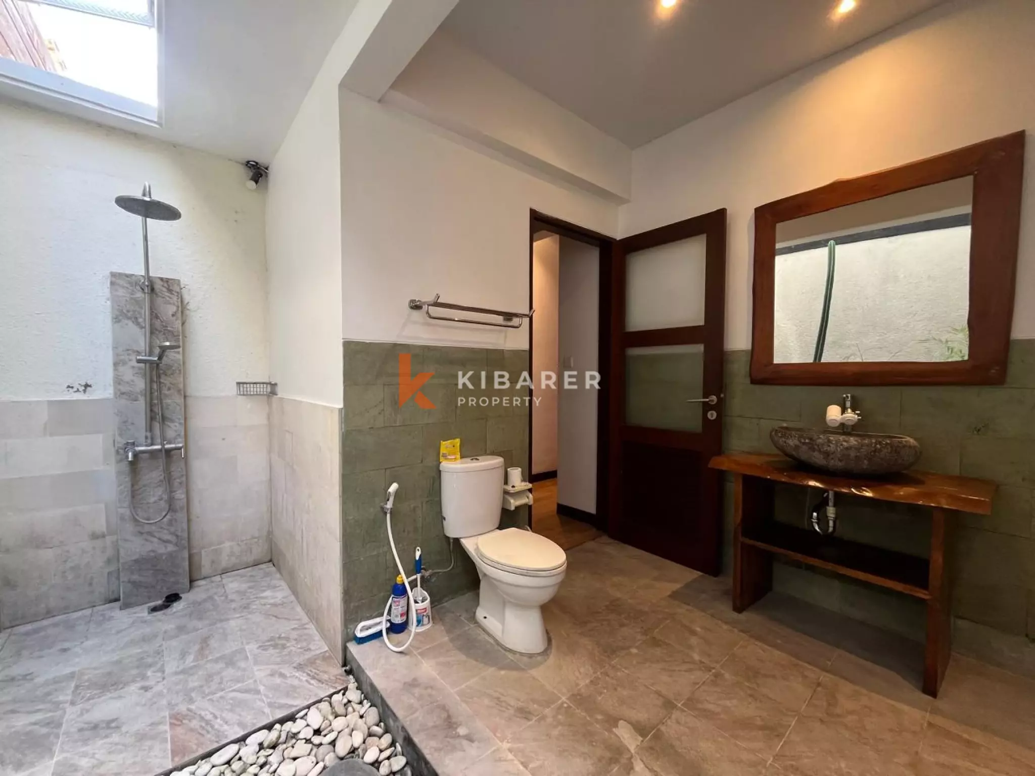 Freshly Renovated Four-Bedroom with Enclosed Living Villa in Umalas