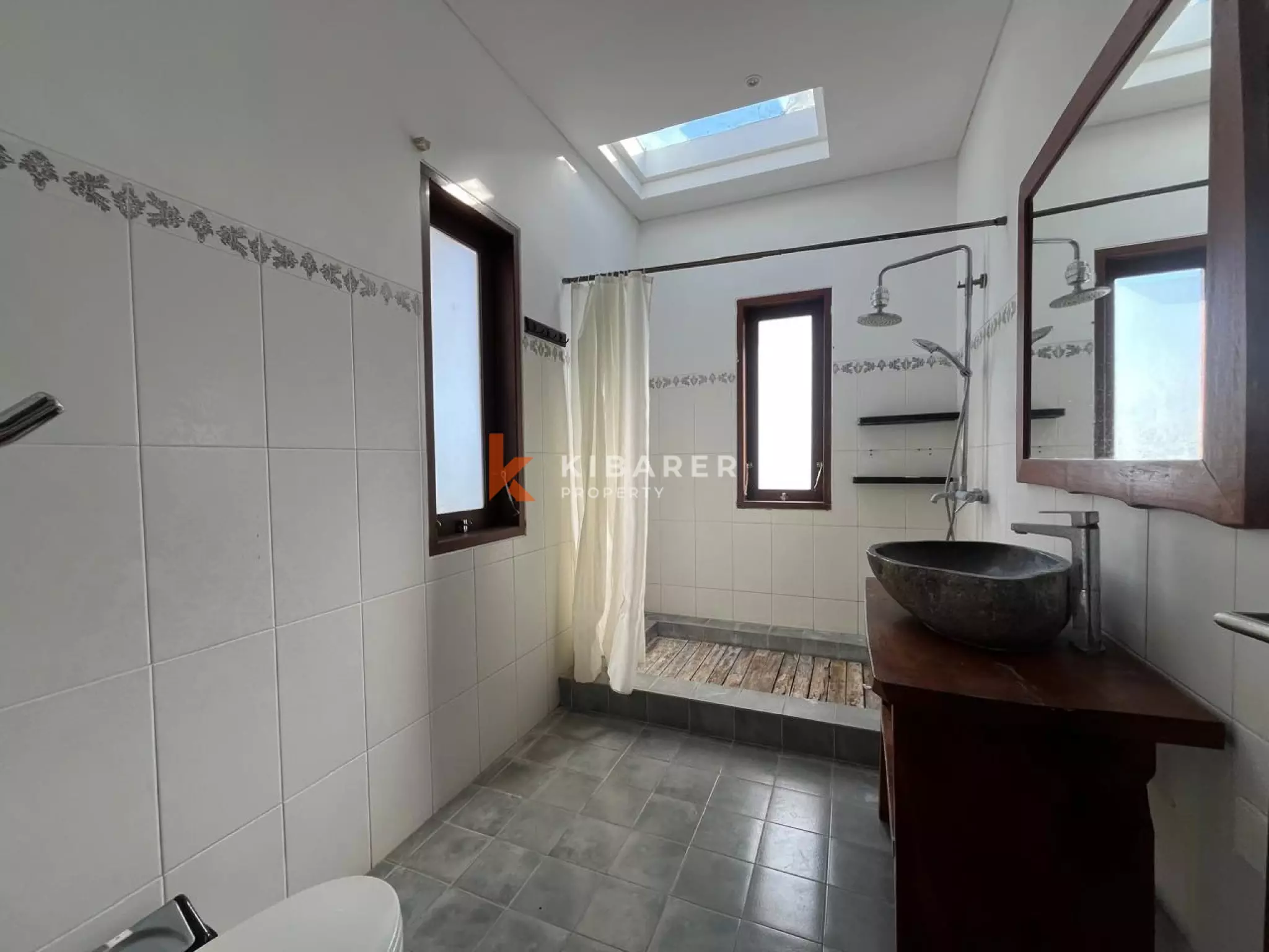 Freshly Renovated Four-Bedroom with Enclosed Living Villa in Umalas