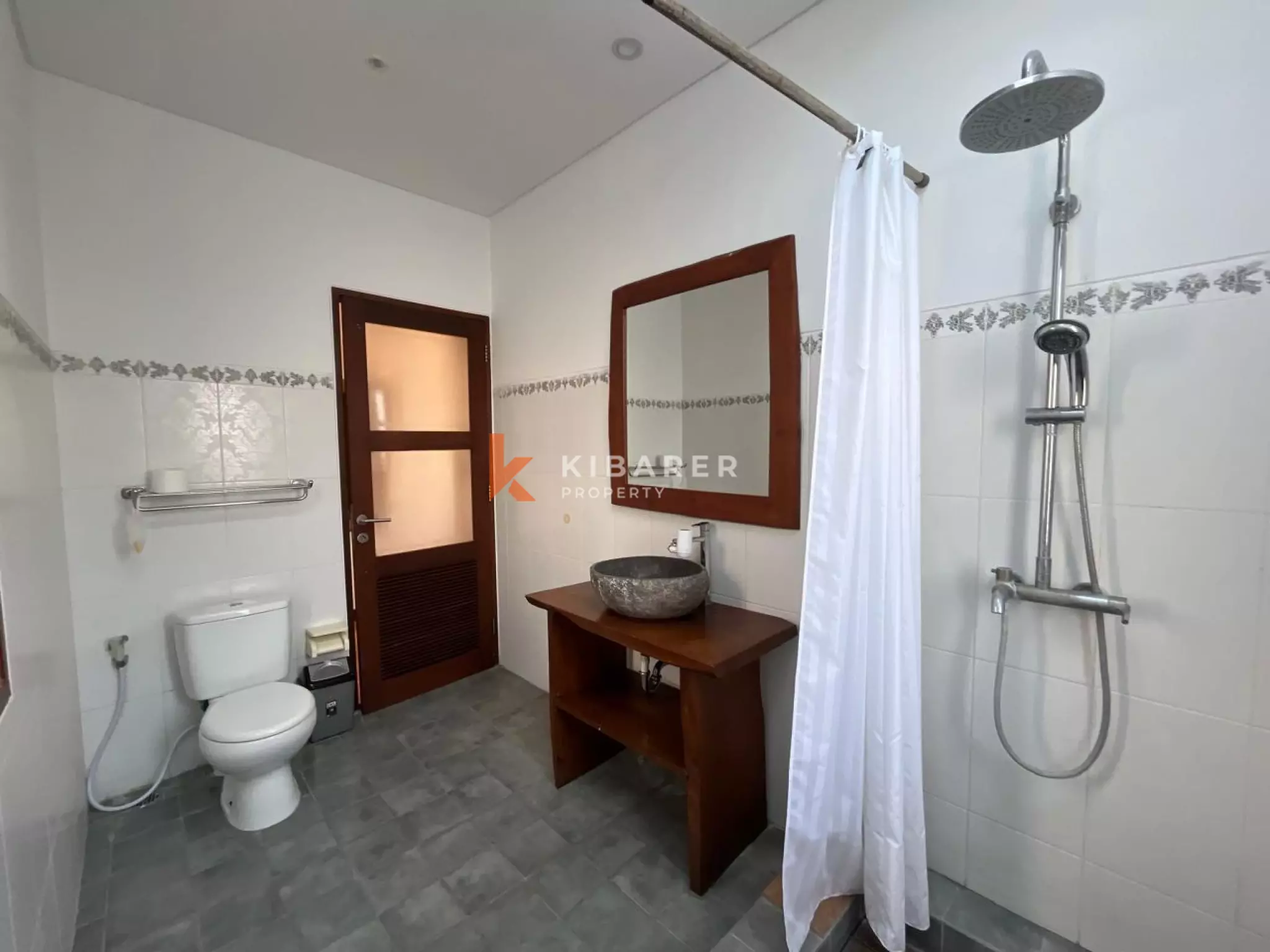 Freshly Renovated Four-Bedroom with Enclosed Living Villa in Umalas
