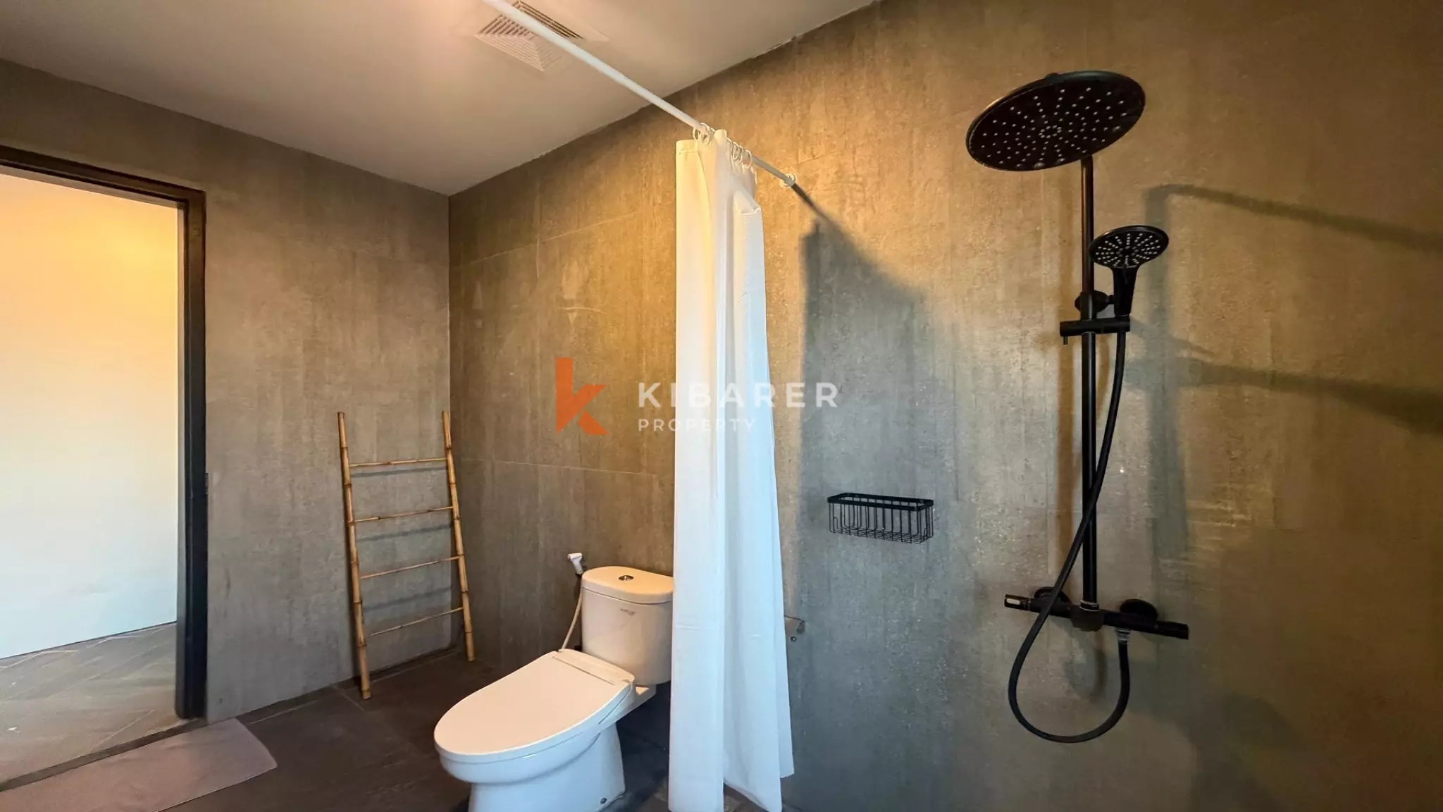 Luxury Four-Storey Six-Bedrooms Villa with City, Sea & Airport View in Jimbaran