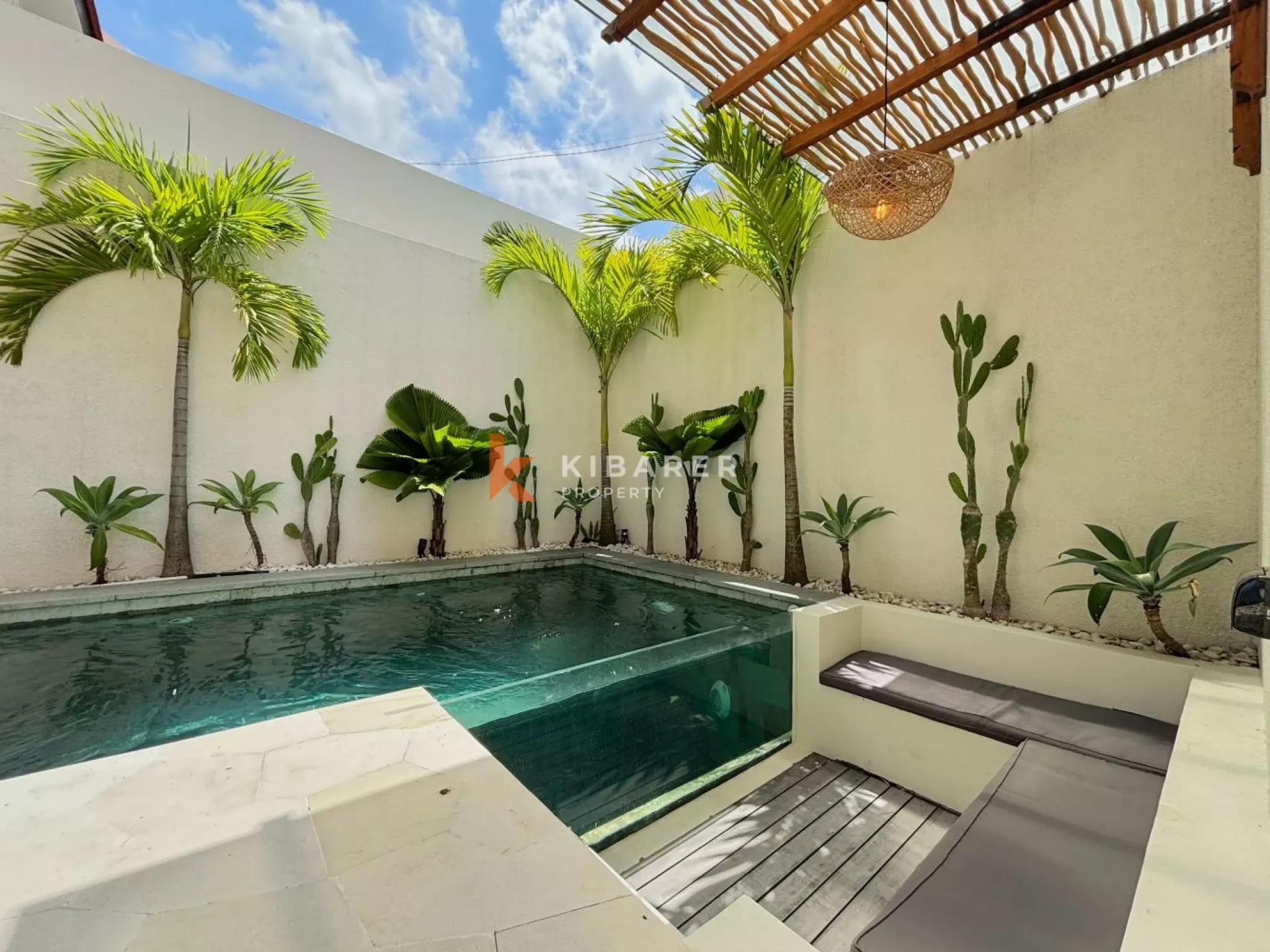 Villa Desain Modern Tiga Kamar Tidur dengan Kenyamanan dan Gaya di Canggu