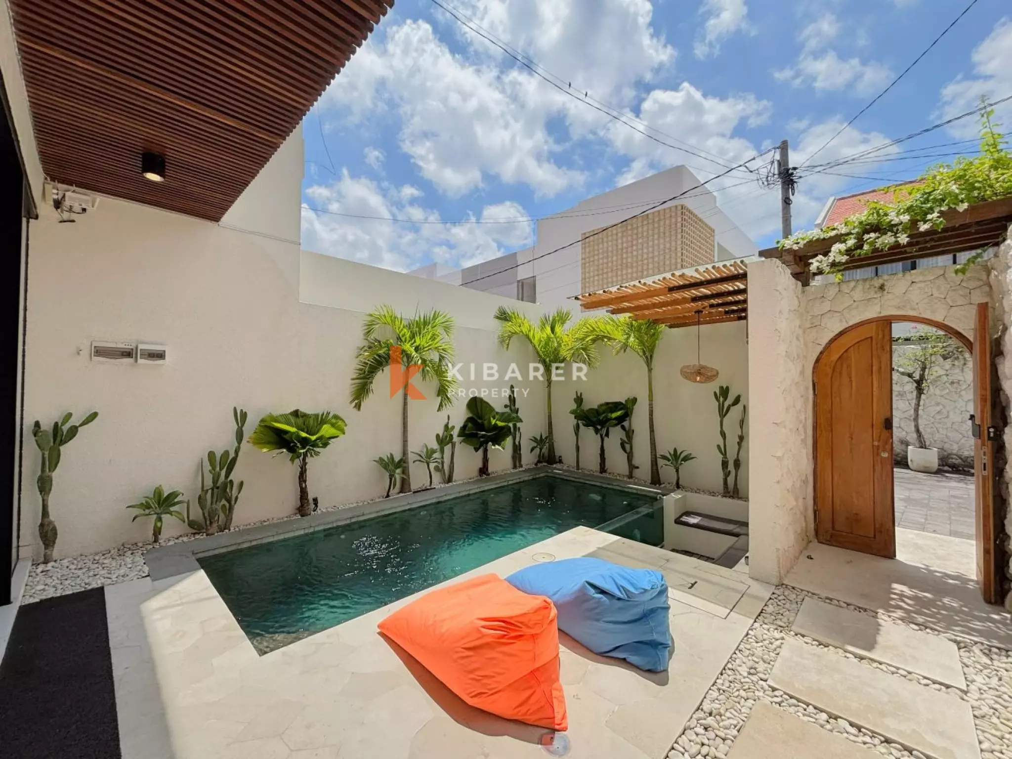 Villa Desain Modern Tiga Kamar Tidur dengan Kenyamanan dan Gaya di Canggu