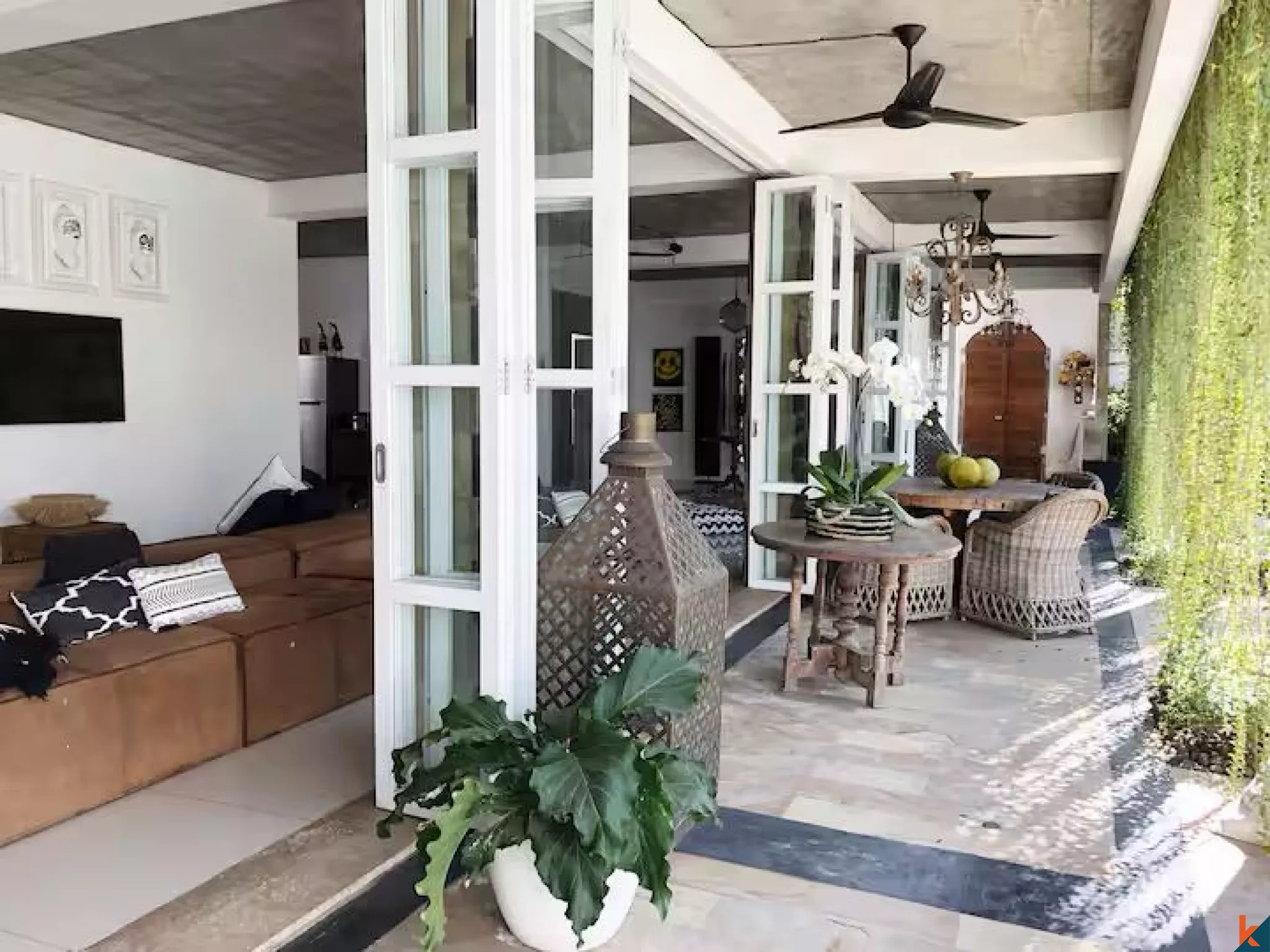 Vila Mewah Elegan dengan 5 Kamar Tidur di Berawa