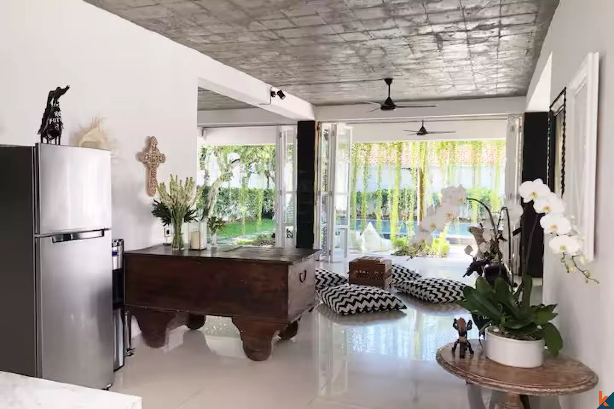Vila Mewah Elegan dengan 5 Kamar Tidur di Berawa