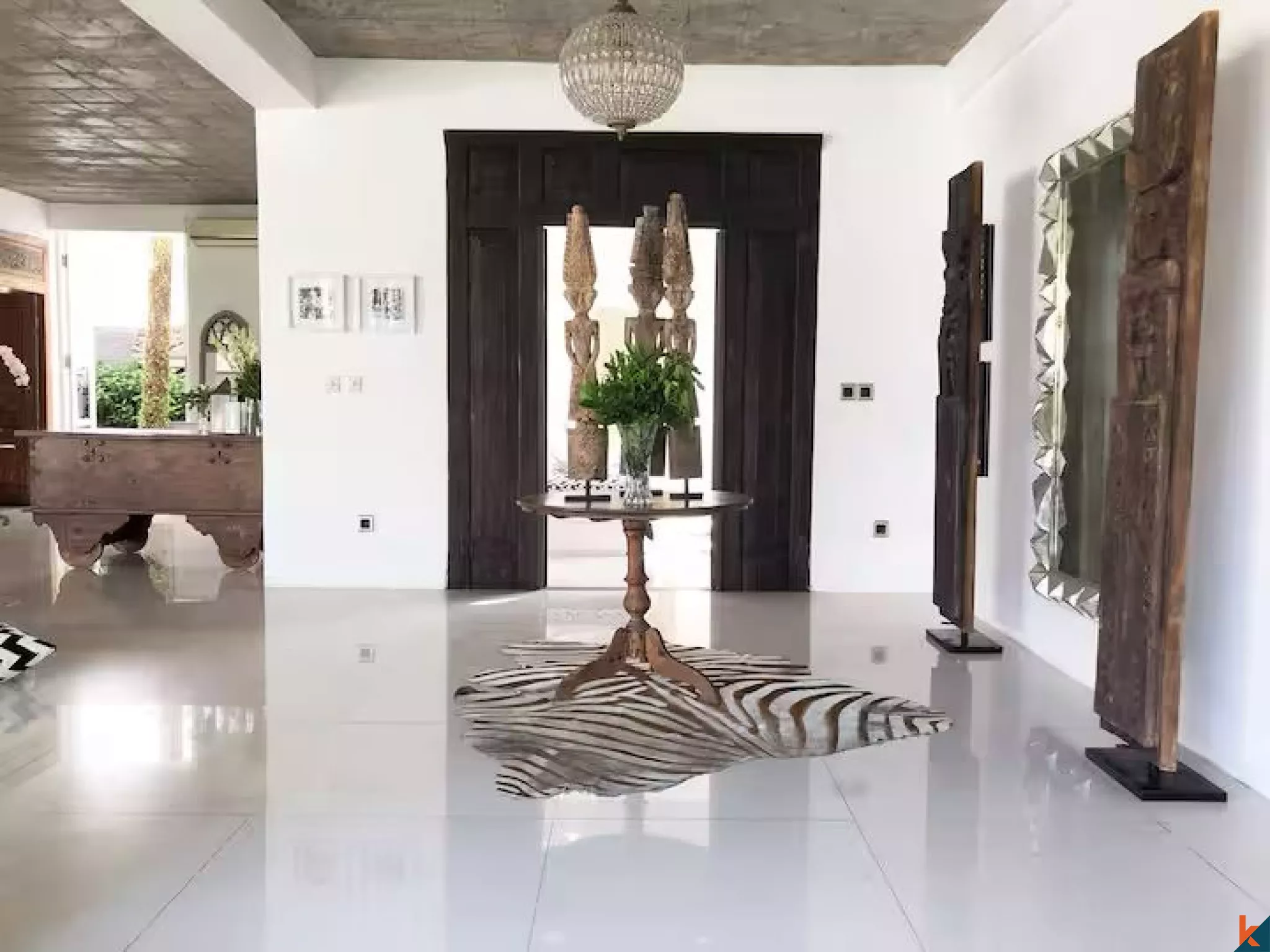 Vila Mewah Elegan dengan 5 Kamar Tidur di Berawa