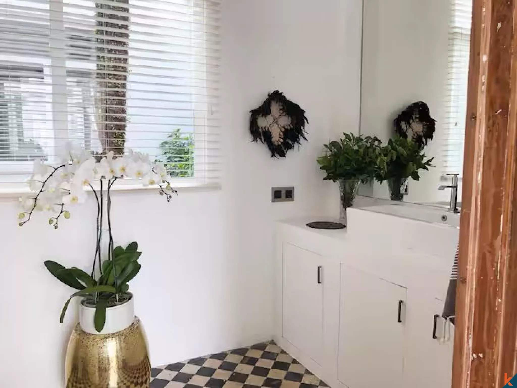 Vila Mewah Elegan dengan 5 Kamar Tidur di Berawa