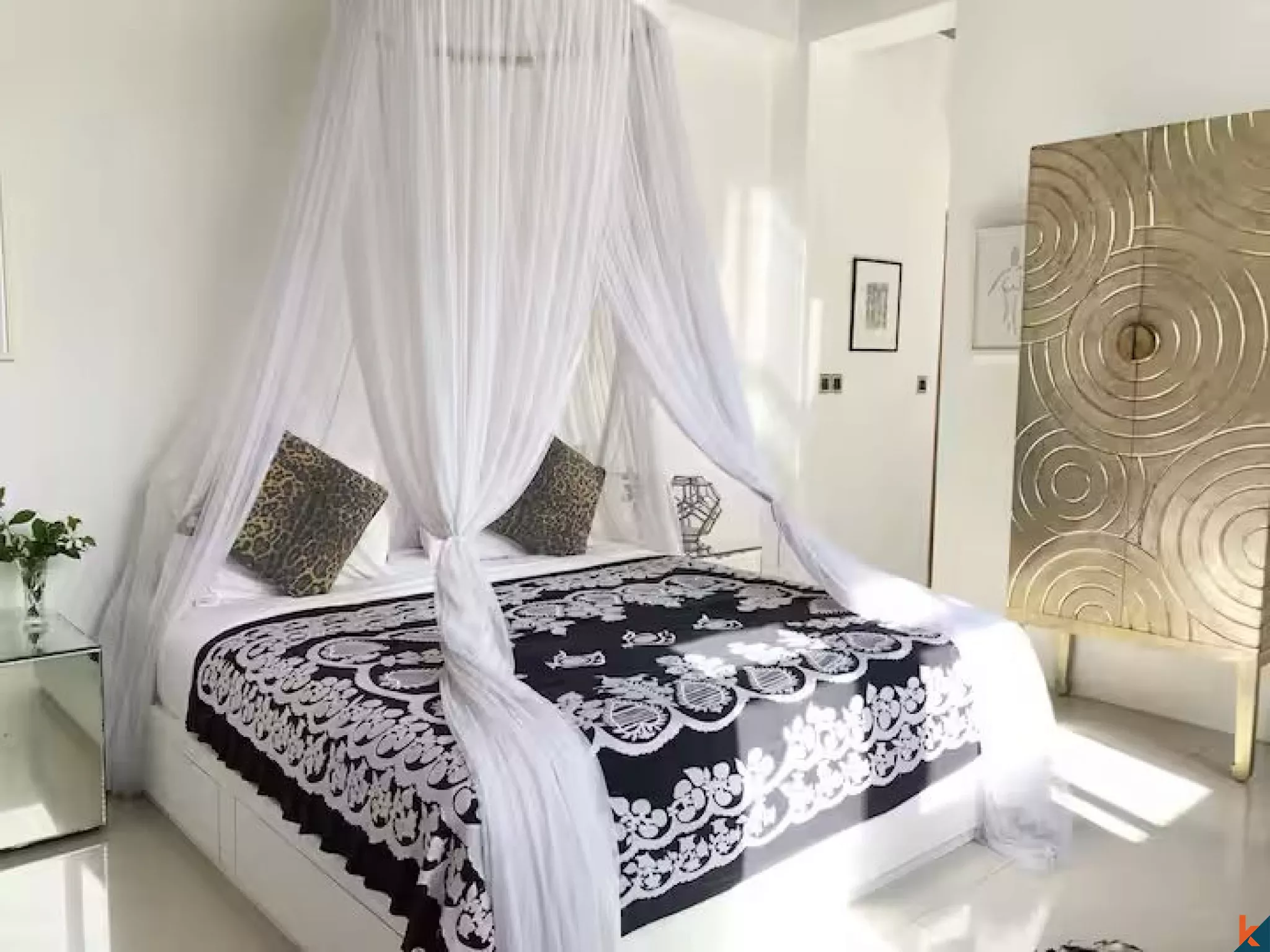 Vila Mewah Elegan dengan 5 Kamar Tidur di Berawa