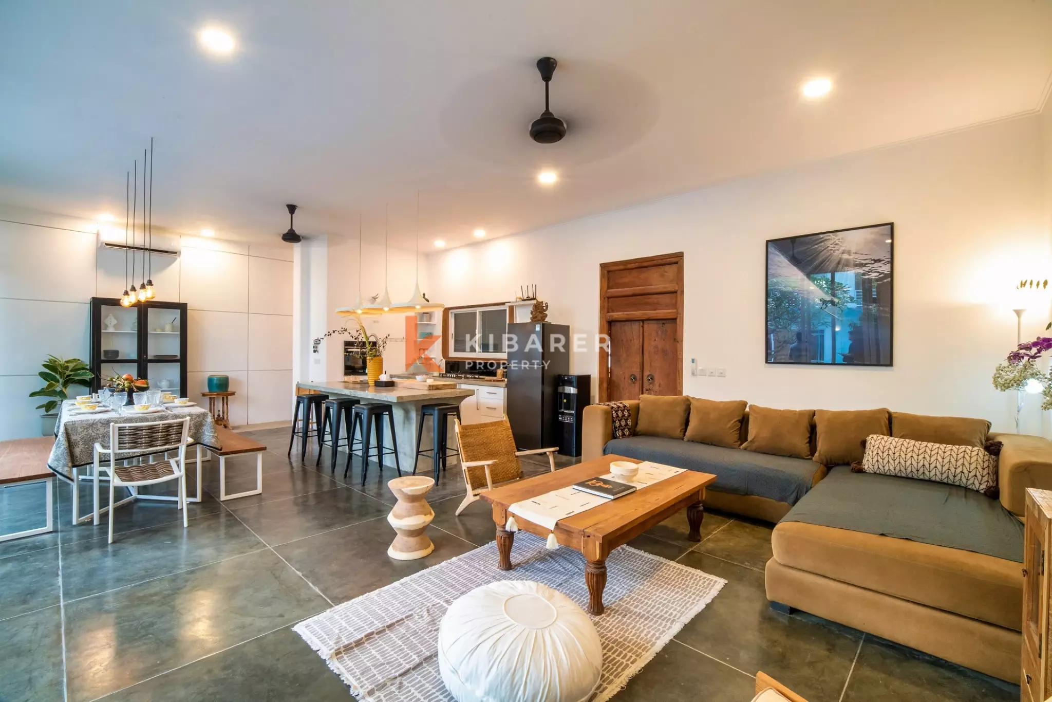 Spacious Entertainment Four-Bedrooms Enclosed Living Villa in Prime Berawa