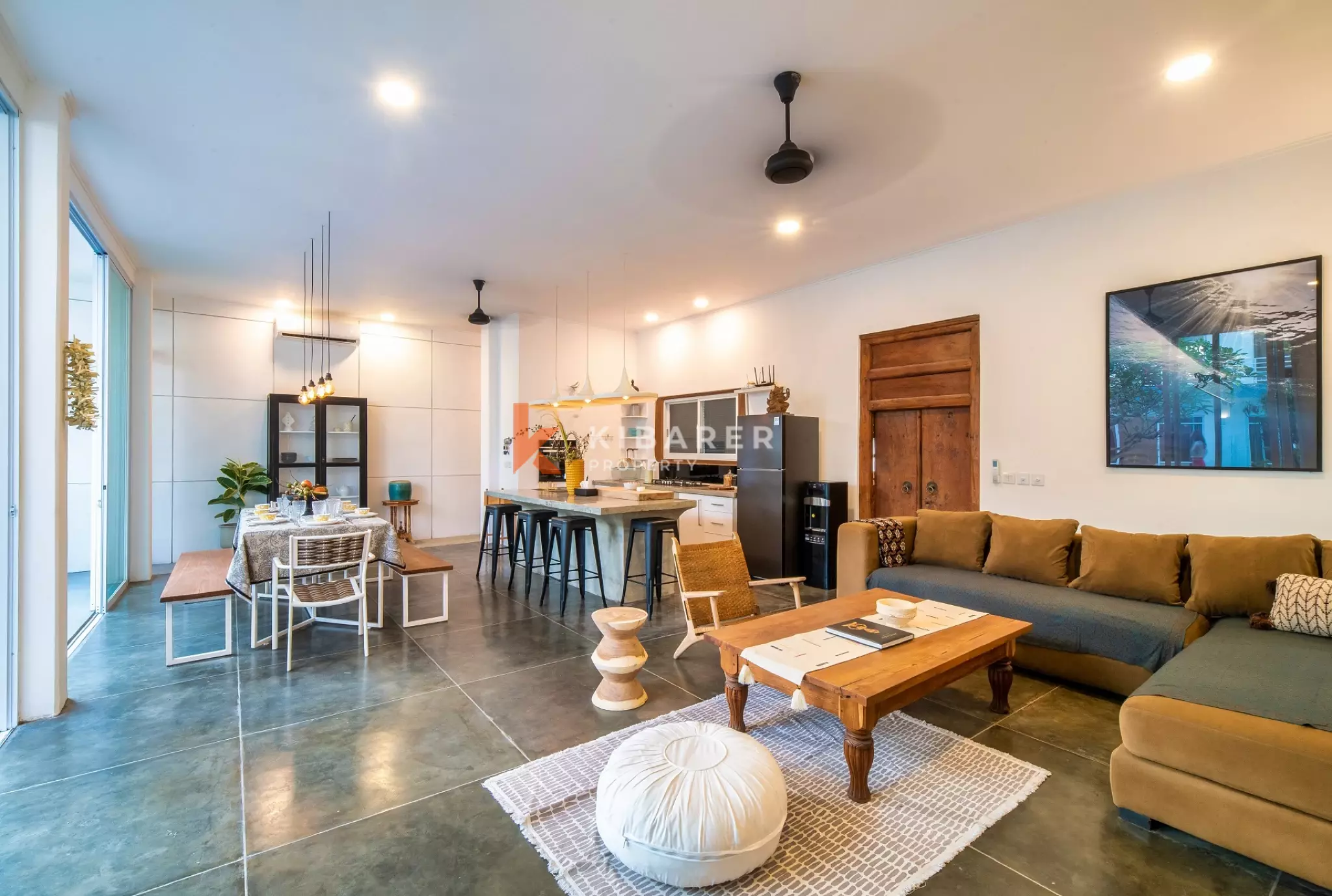 Spacious Entertainment Four-Bedrooms Enclosed Living Villa in Prime Berawa