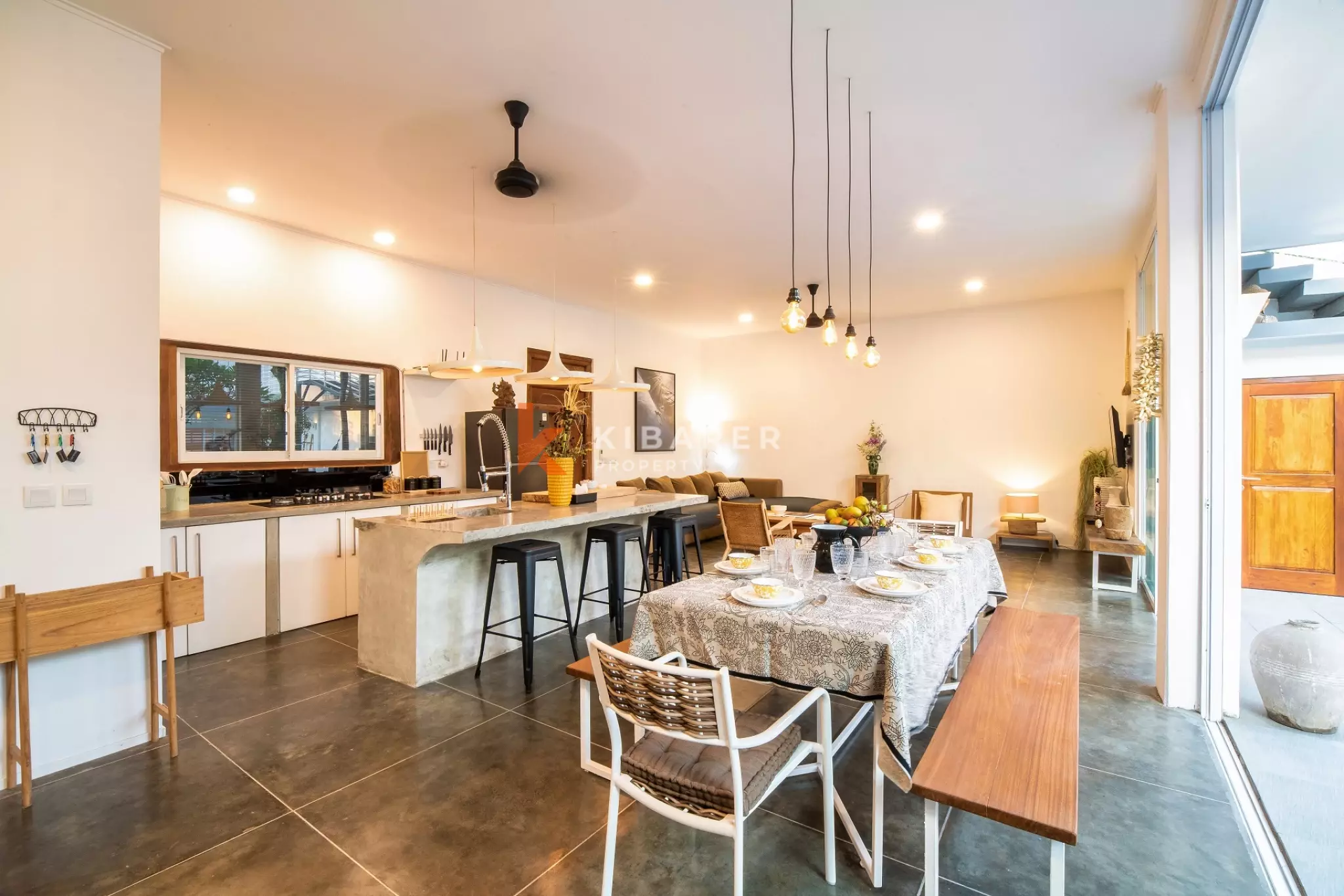 Spacious Entertainment Four-Bedrooms Enclosed Living Villa in Prime Berawa