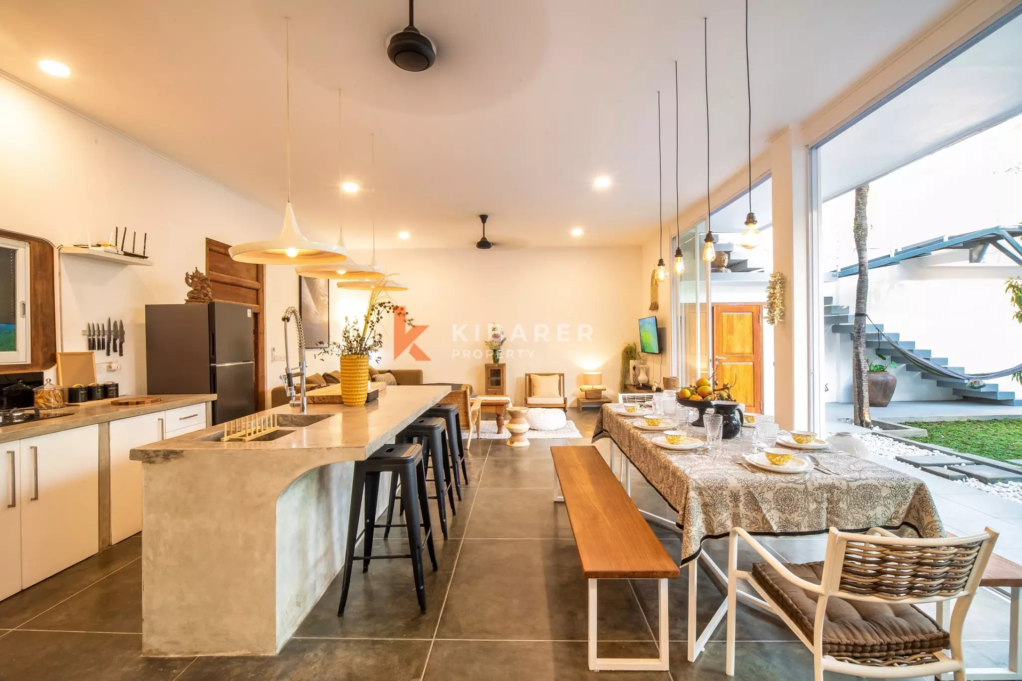Spacious Entertainment Four-Bedrooms Enclosed Living Villa in Prime Berawa
