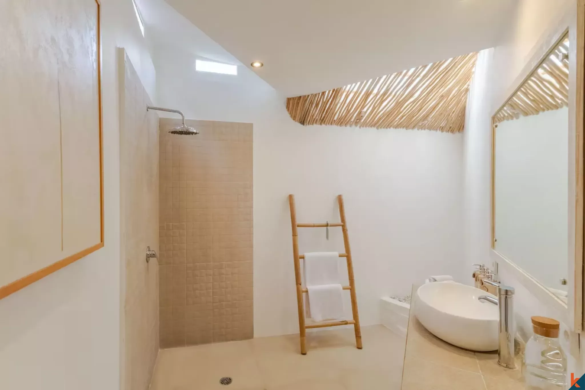 Villa de trois chambres à coucher en bail emphytéotique, située en plein centre de Seminyak–Legian