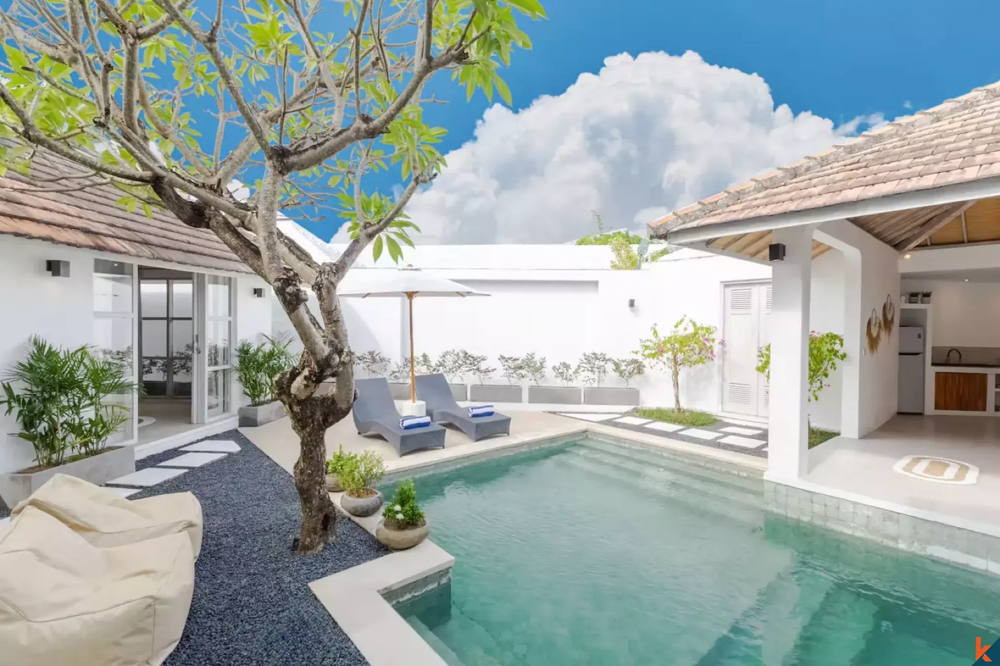 Villa de trois chambres à coucher en bail emphytéotique, située en plein centre de Seminyak–Legian