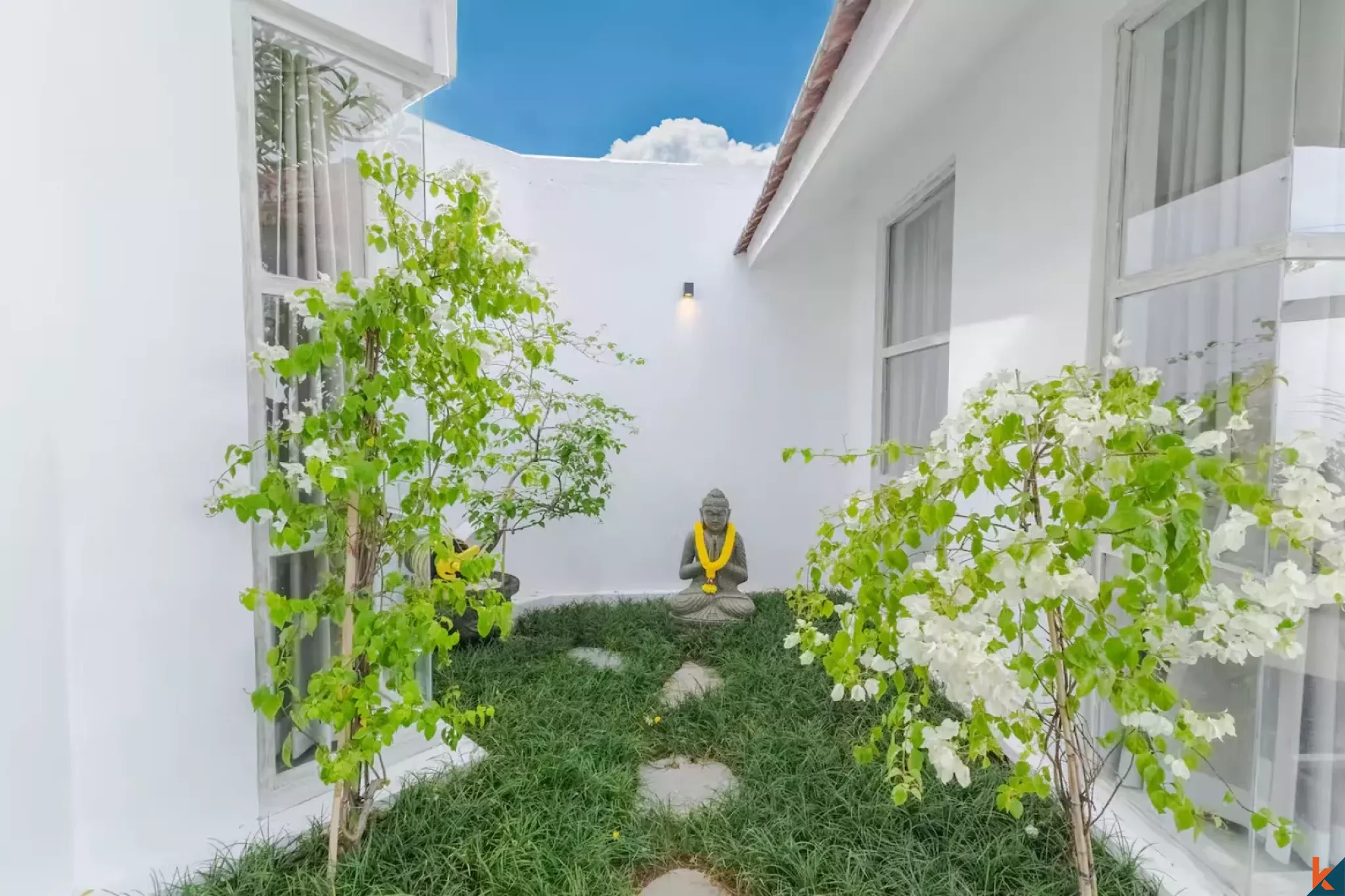 Villa de trois chambres à coucher en bail emphytéotique, située en plein centre de Seminyak–Legian