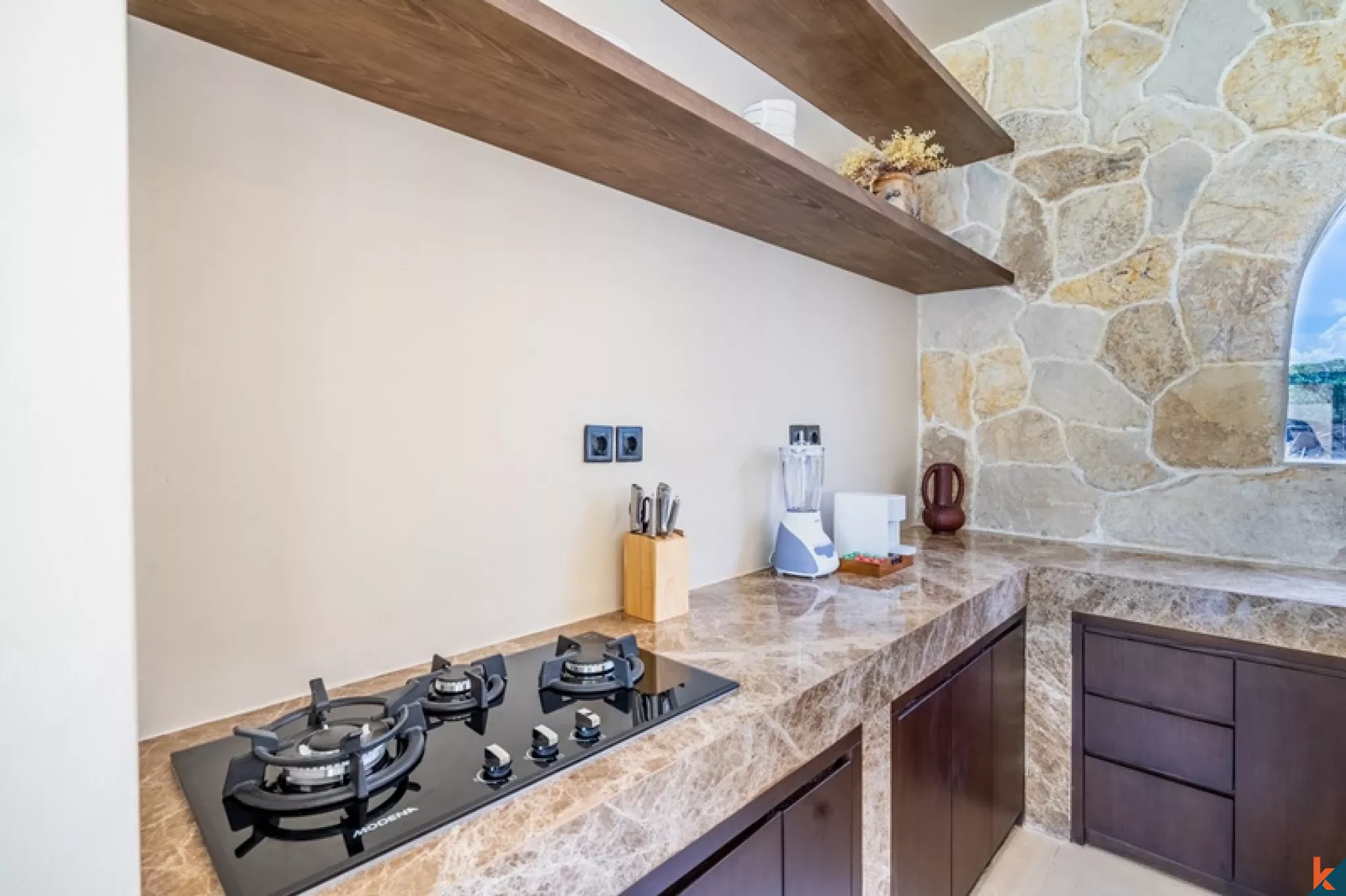 Villa méditerranéenne neuve de 2 chambres dans le quartier prisé de Pererenan