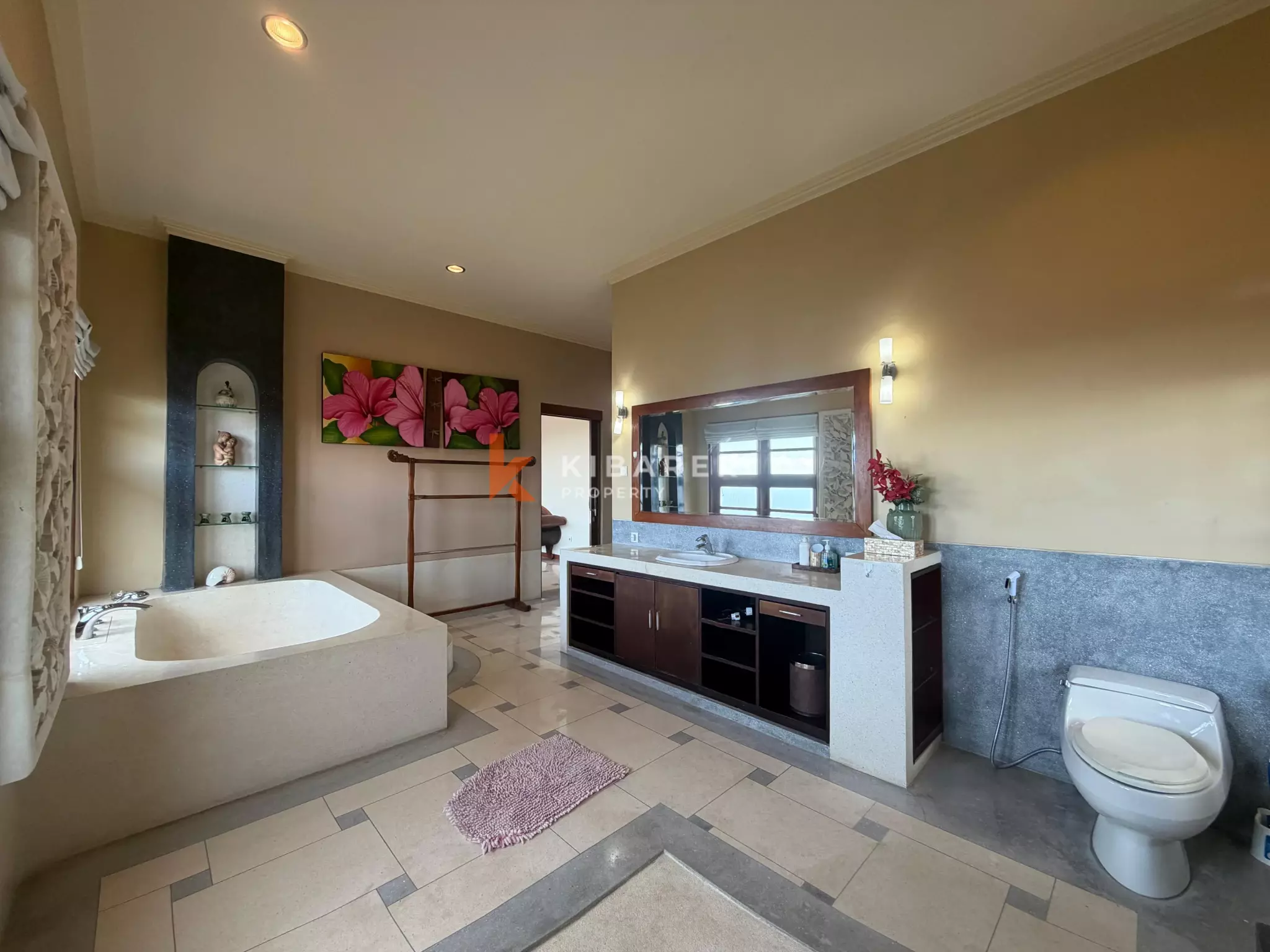 Roomy Tropical Three-Bedrooms Villa with Expansive Garden in Jimbaran