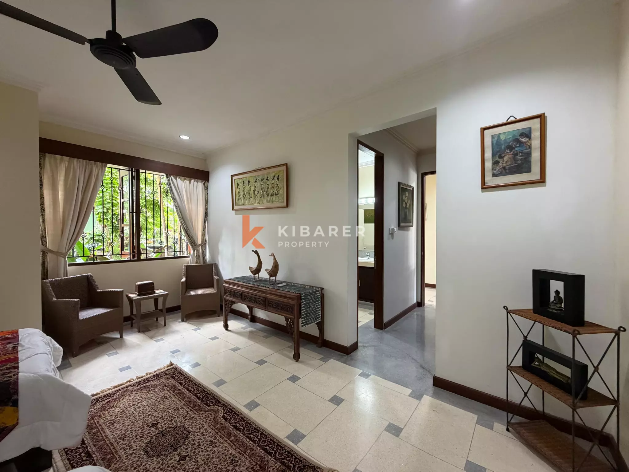 Roomy Tropical Three-Bedrooms Villa with Expansive Garden in Jimbaran