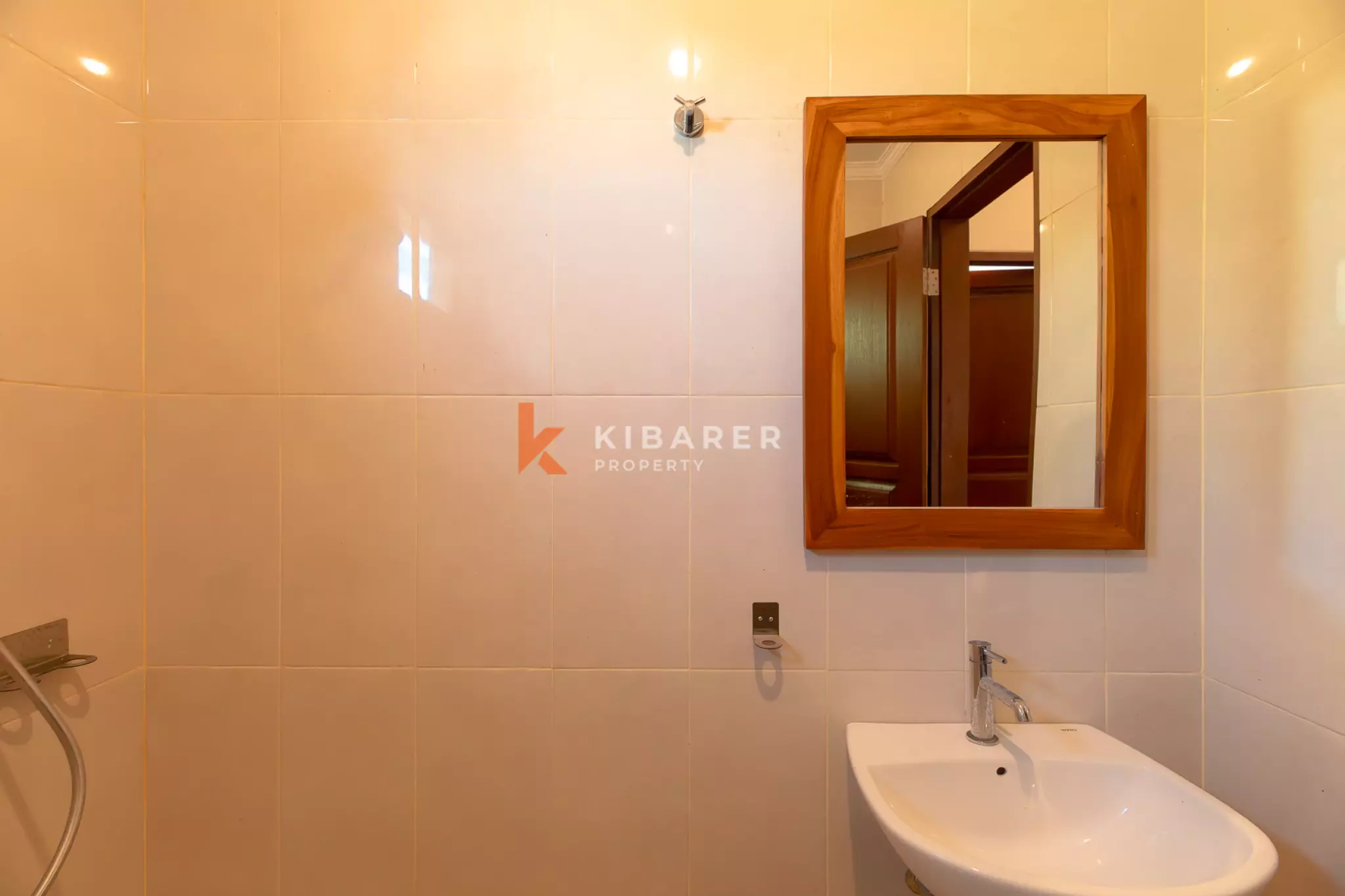 Elegant Fresh Four Bedroom Villa with Tropical Charm in Ungasan