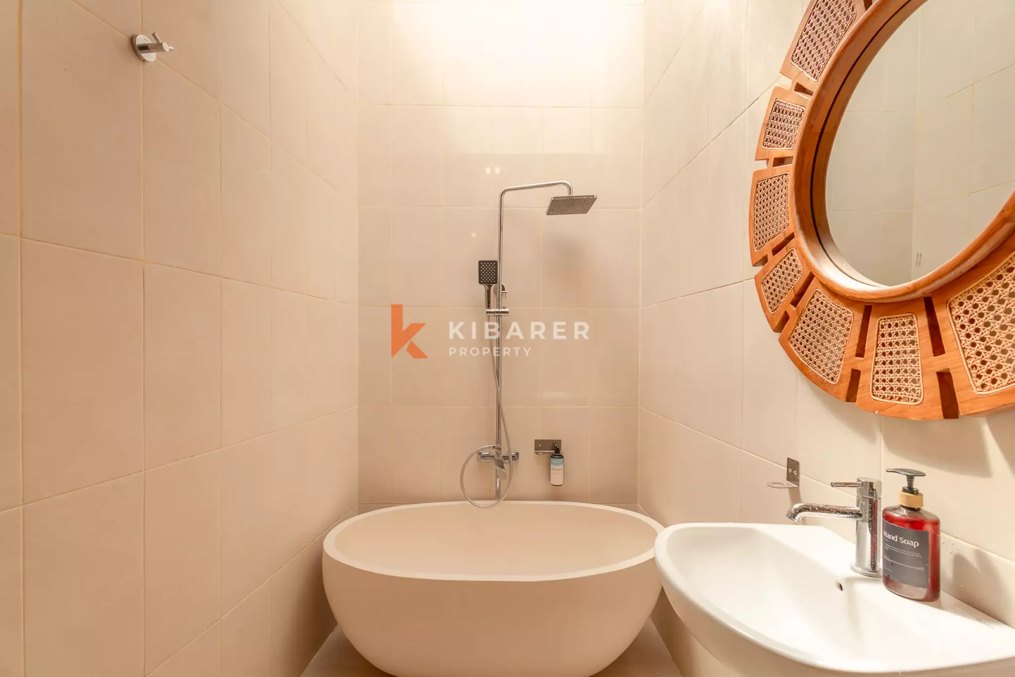 Elegant Fresh Four Bedroom Villa with Tropical Charm in Ungasan