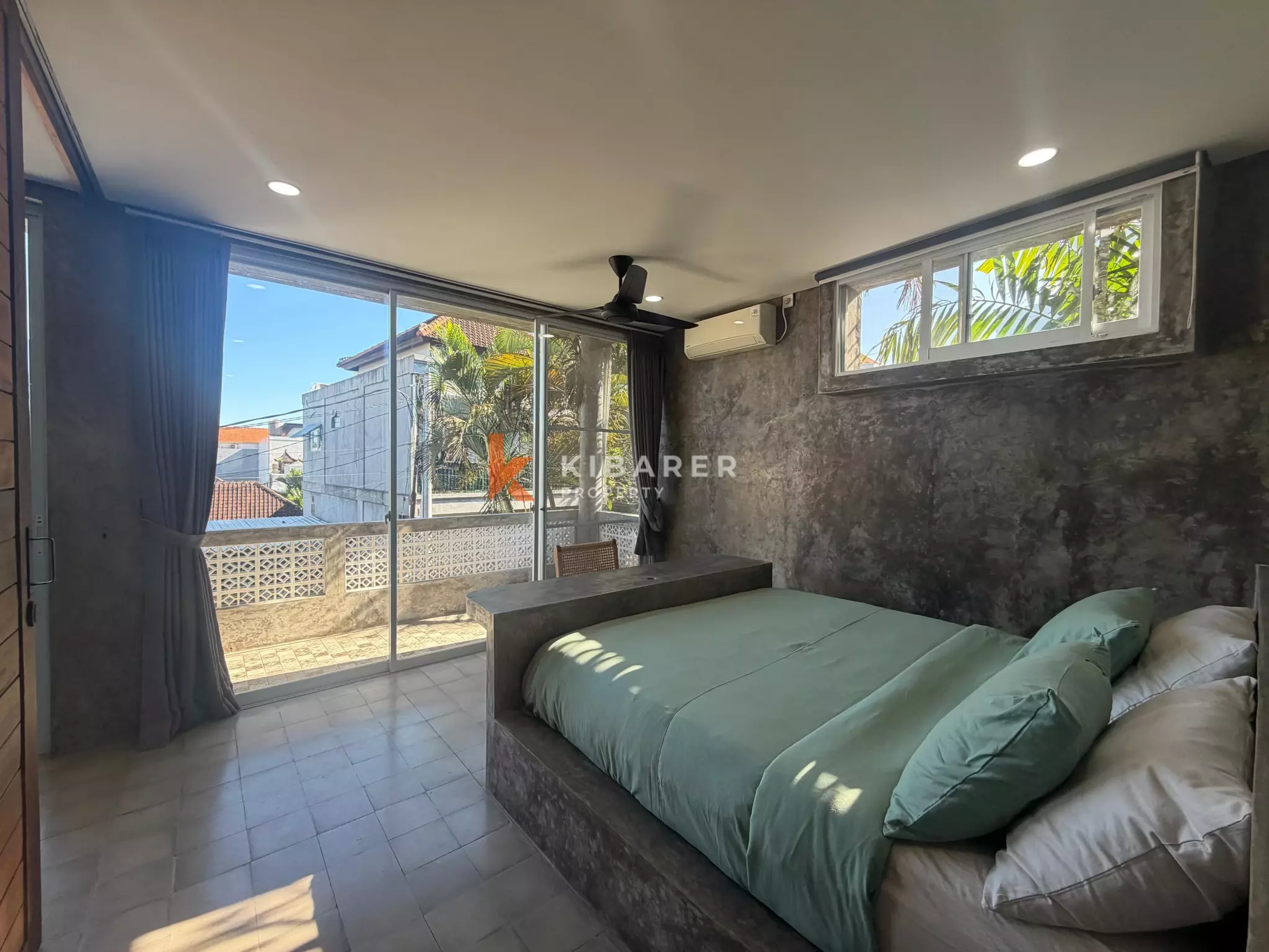 Vila Tiga Kamar Tidur Kontemporer Perkotaan di Tumbak Bayuh - Pererenan