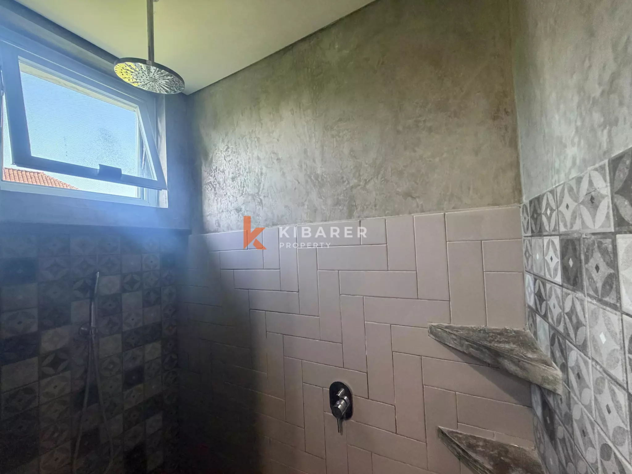 Vila Tiga Kamar Tidur Kontemporer Perkotaan di Tumbak Bayuh - Pererenan