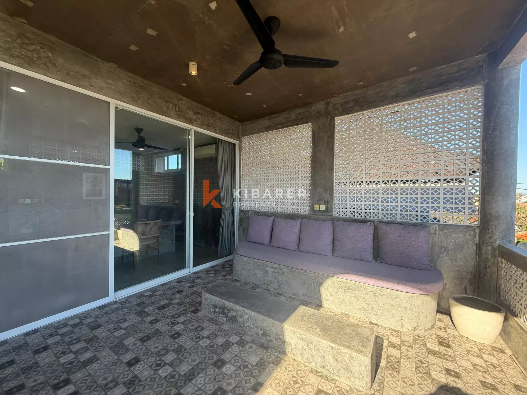 Vila Tiga Kamar Tidur Kontemporer Perkotaan di Tumbak Bayuh - Pererenan