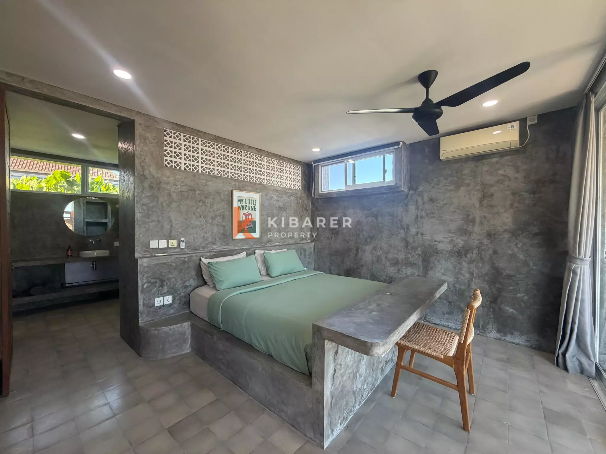 Vila Tiga Kamar Tidur Kontemporer Perkotaan di Tumbak Bayuh - Pererenan