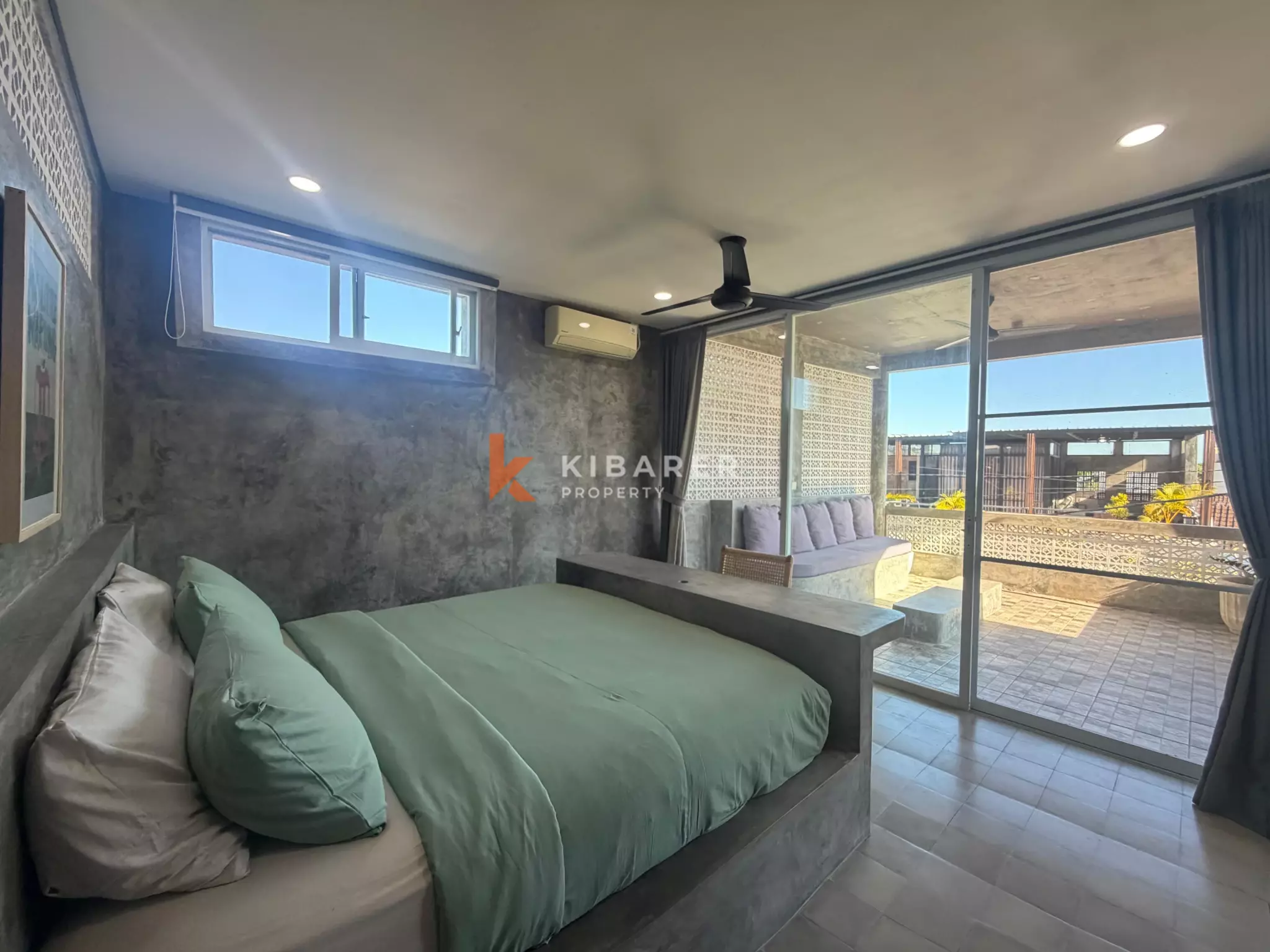 Vila Tiga Kamar Tidur Kontemporer Perkotaan di Tumbak Bayuh - Pererenan