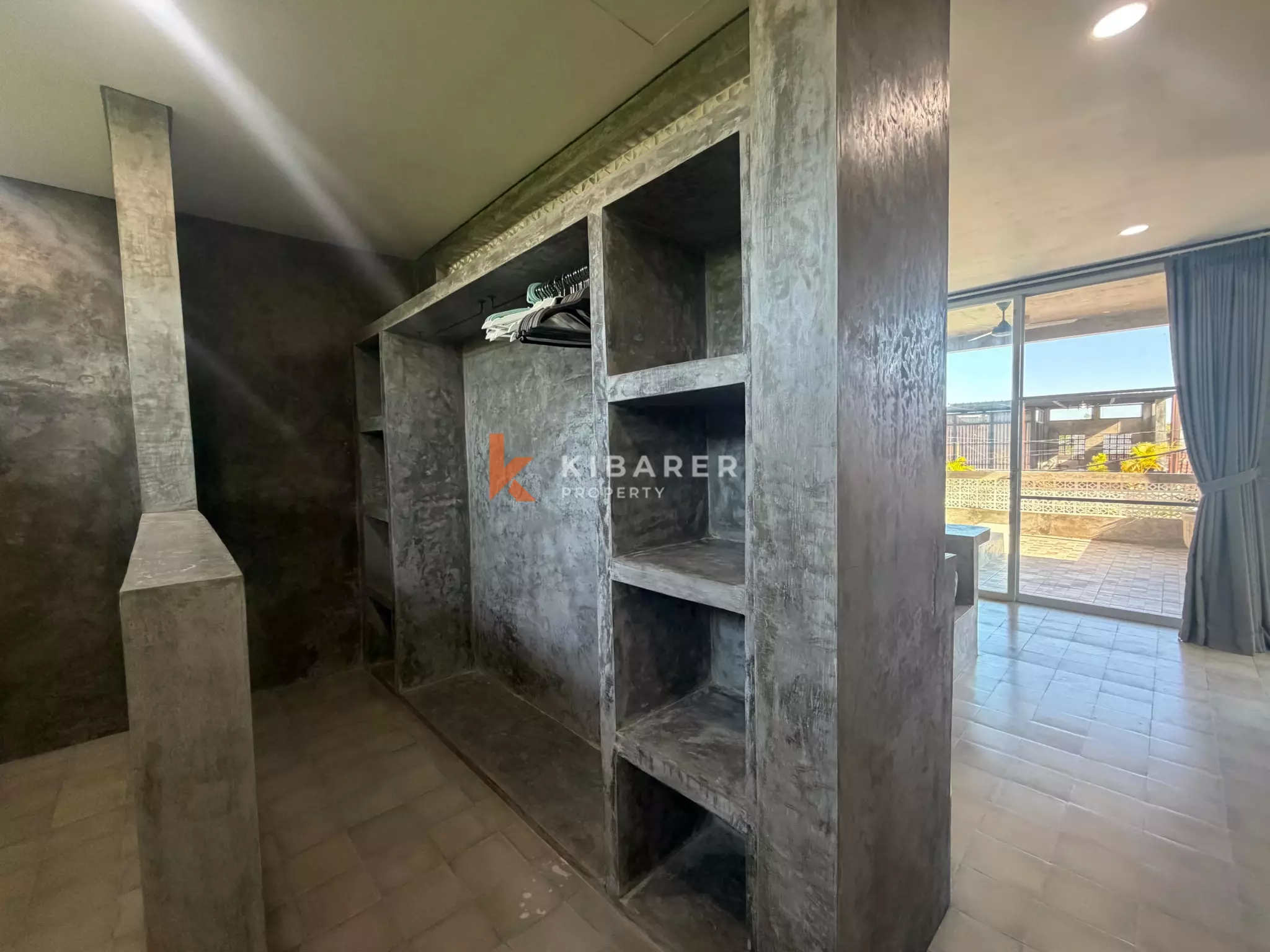 Vila Tiga Kamar Tidur Kontemporer Perkotaan di Tumbak Bayuh - Pererenan