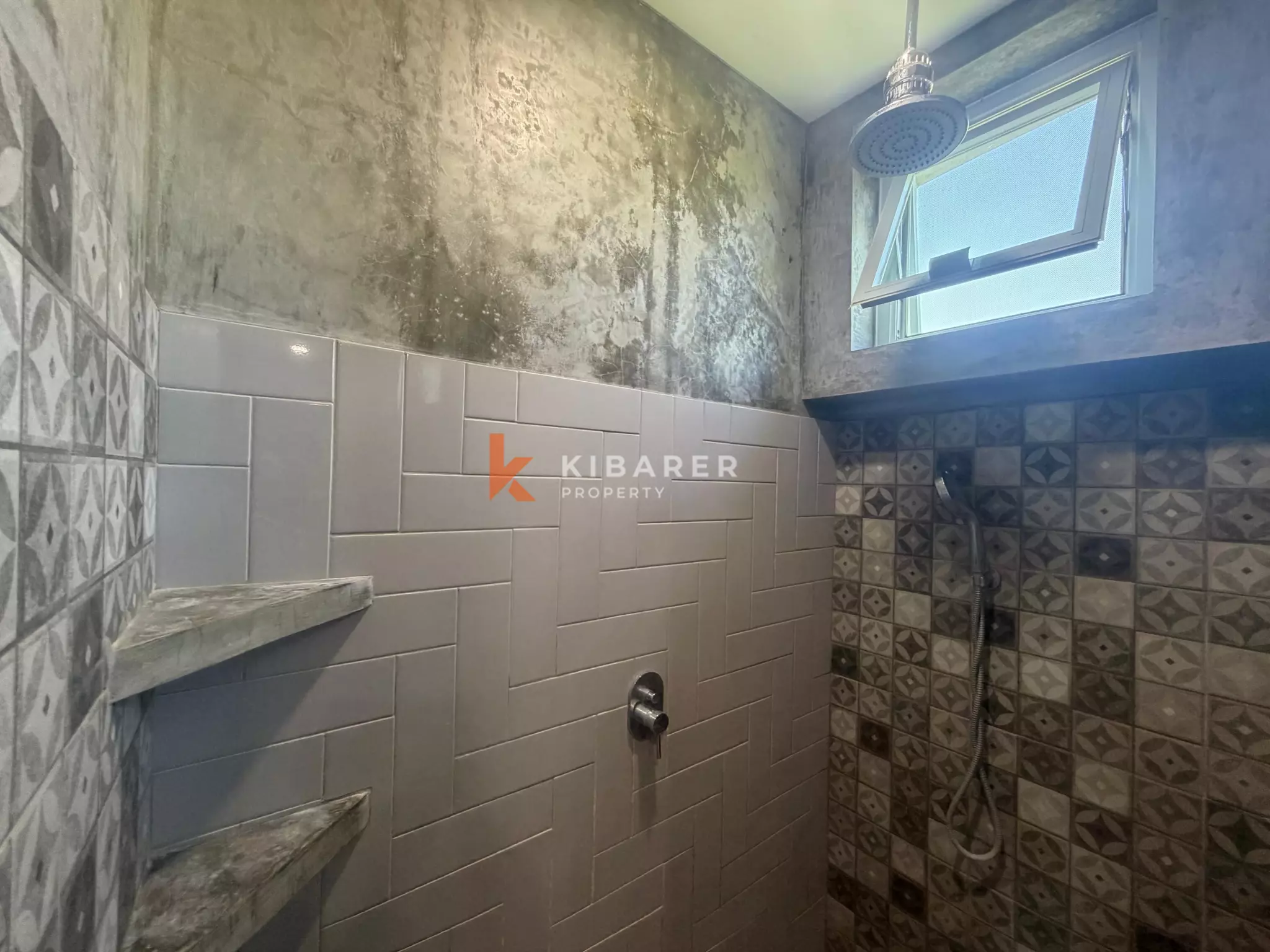 Vila Tiga Kamar Tidur Kontemporer Perkotaan di Tumbak Bayuh - Pererenan