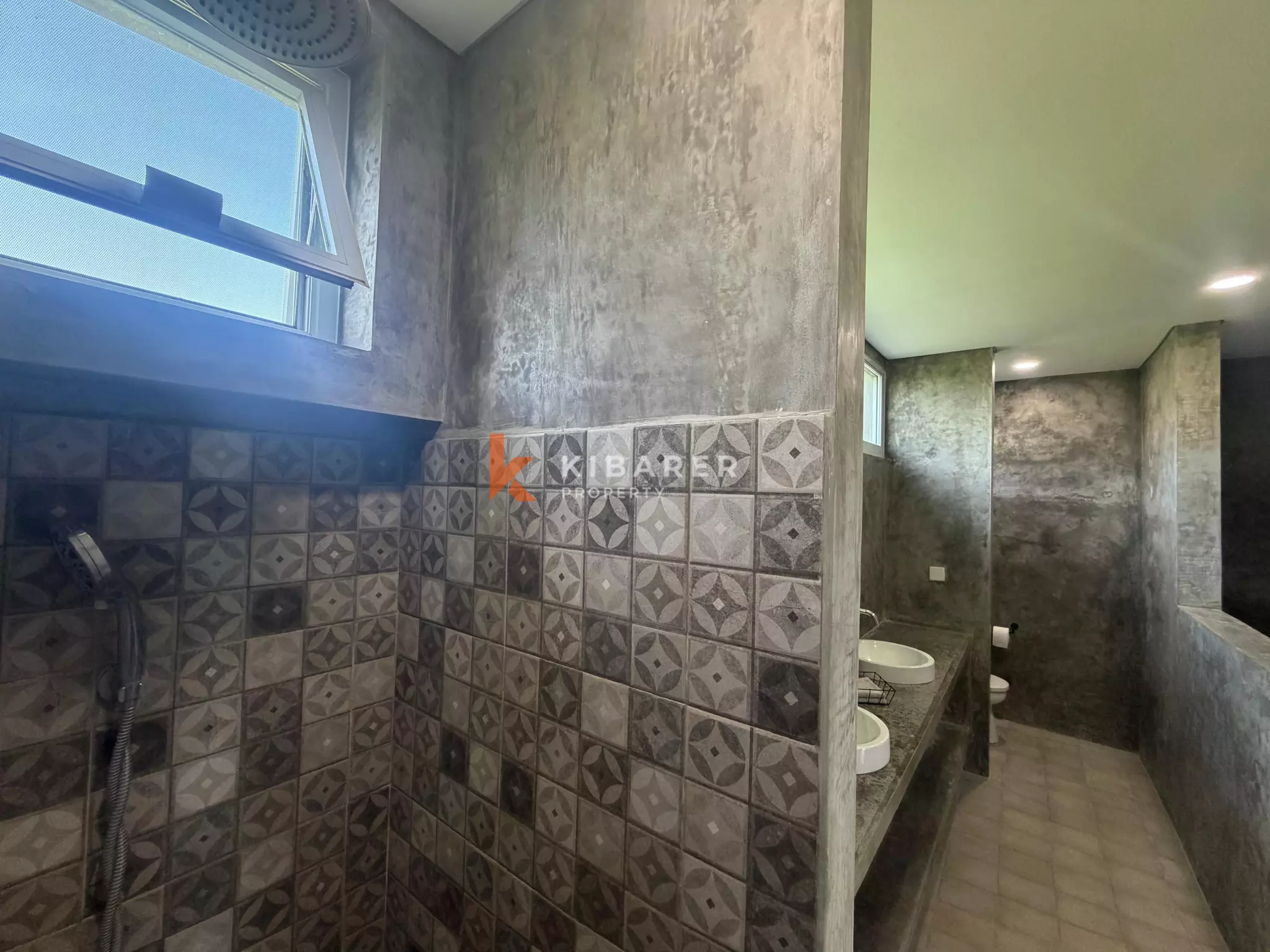 Vila Tiga Kamar Tidur Kontemporer Perkotaan di Tumbak Bayuh - Pererenan