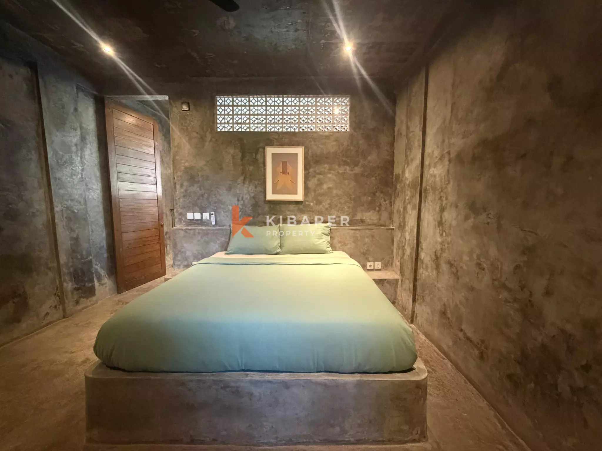 Vila Tiga Kamar Tidur Kontemporer Perkotaan di Tumbak Bayuh - Pererenan