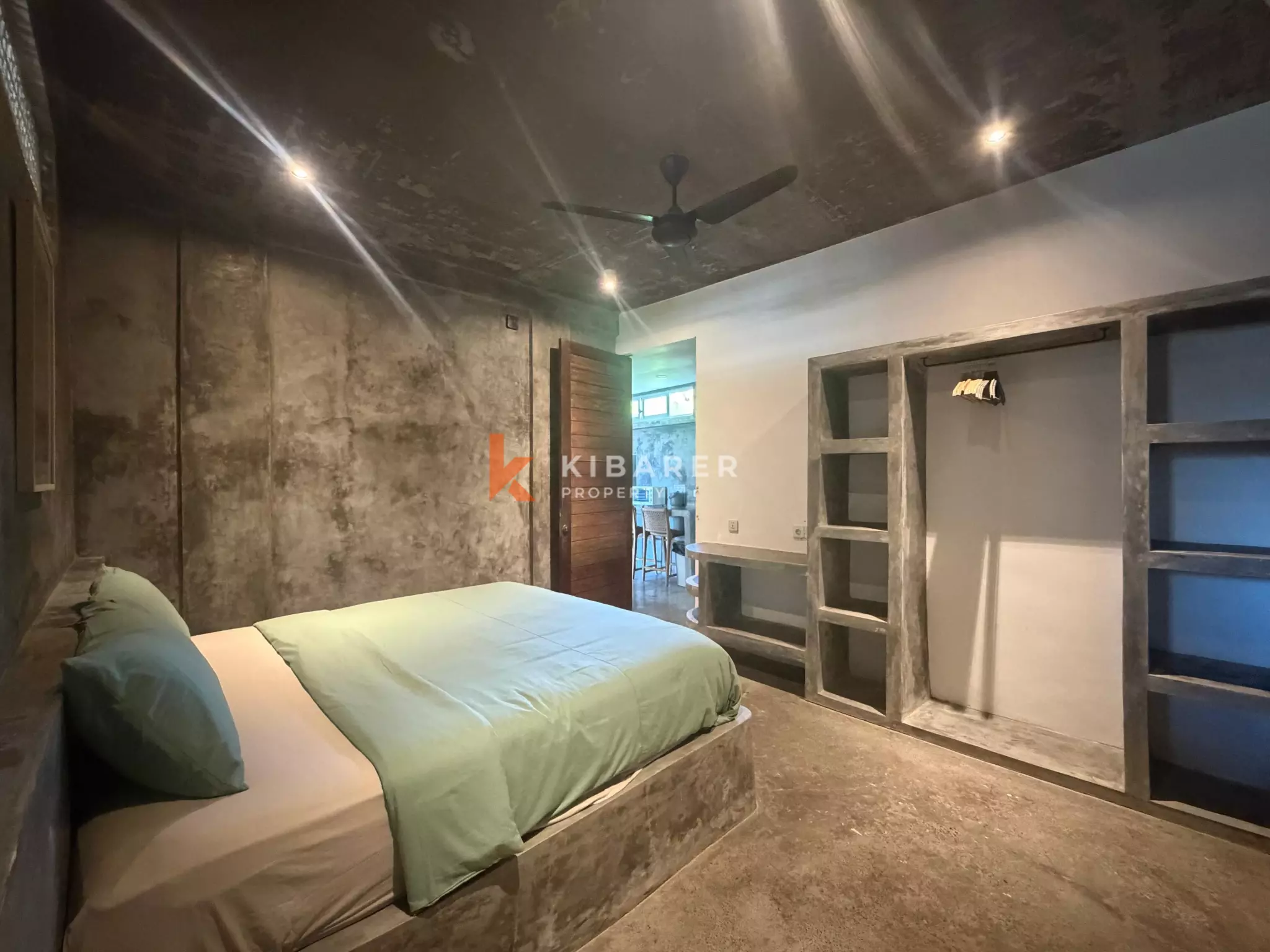 Vila Tiga Kamar Tidur Kontemporer Perkotaan di Tumbak Bayuh - Pererenan