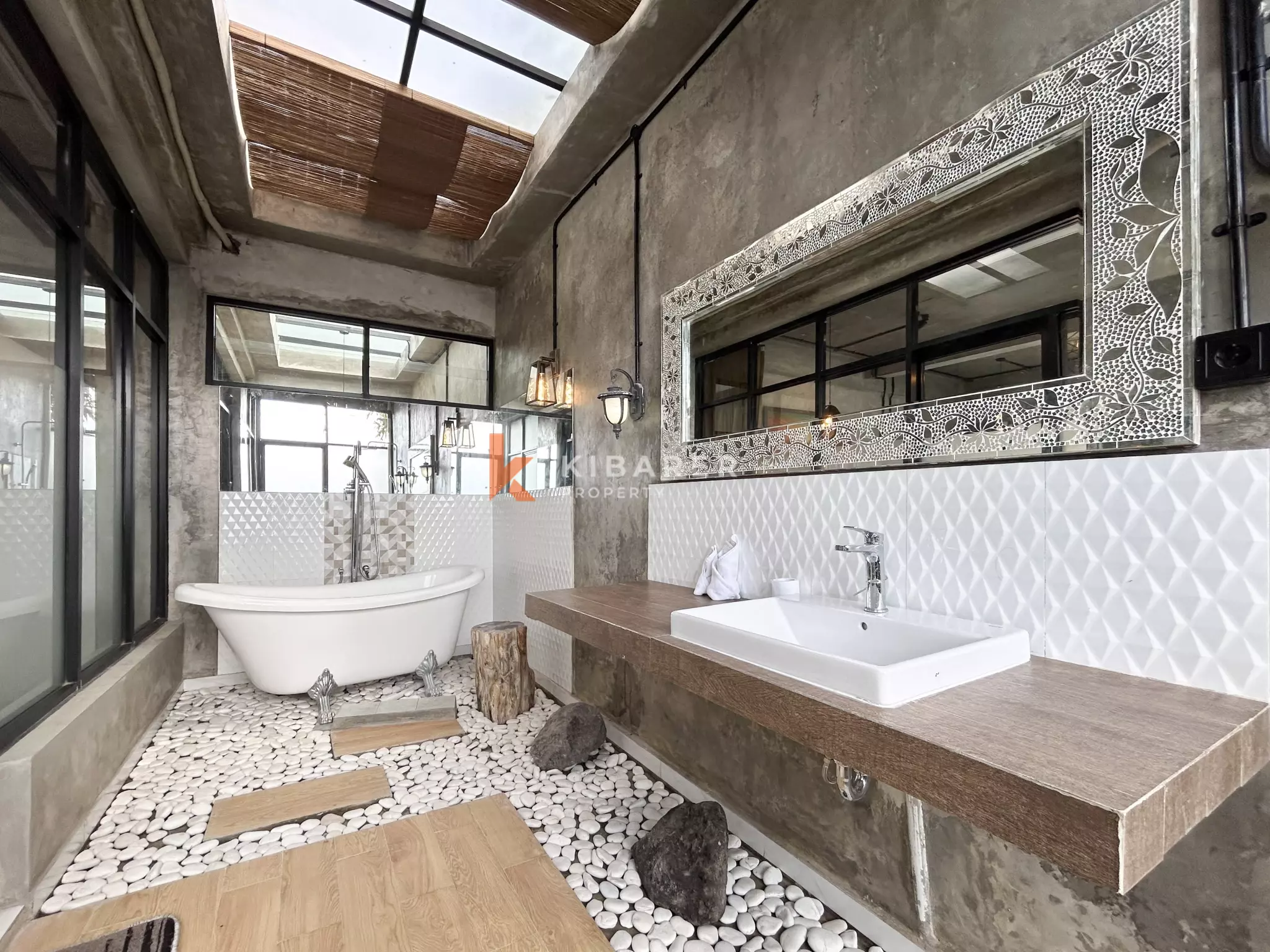 Modern Industrial Five-Bedroom Luxury Villa with Pool in Nyanyi