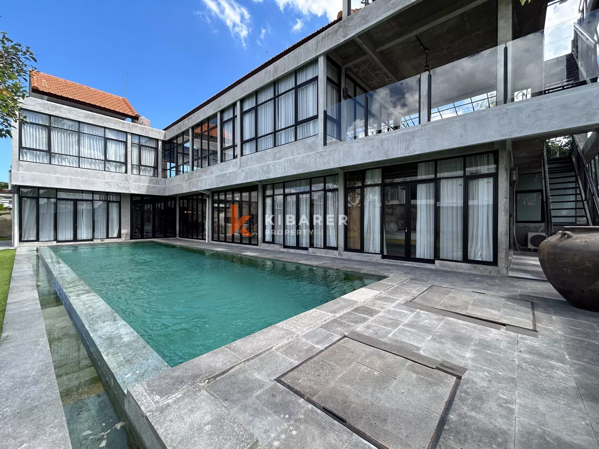 Modern Industrial Five-Bedroom Luxury Villa with Pool in Nyanyi